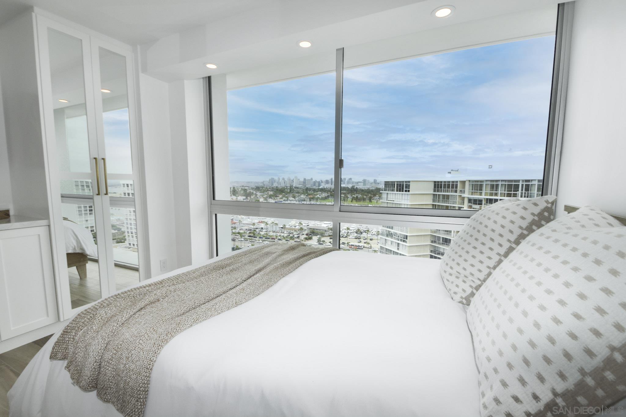 Detail Gallery Image 11 of 29 For 1760  Avenida Del Mundo  1603, Coronado,  CA 92118 - 3 Beds | 3 Baths