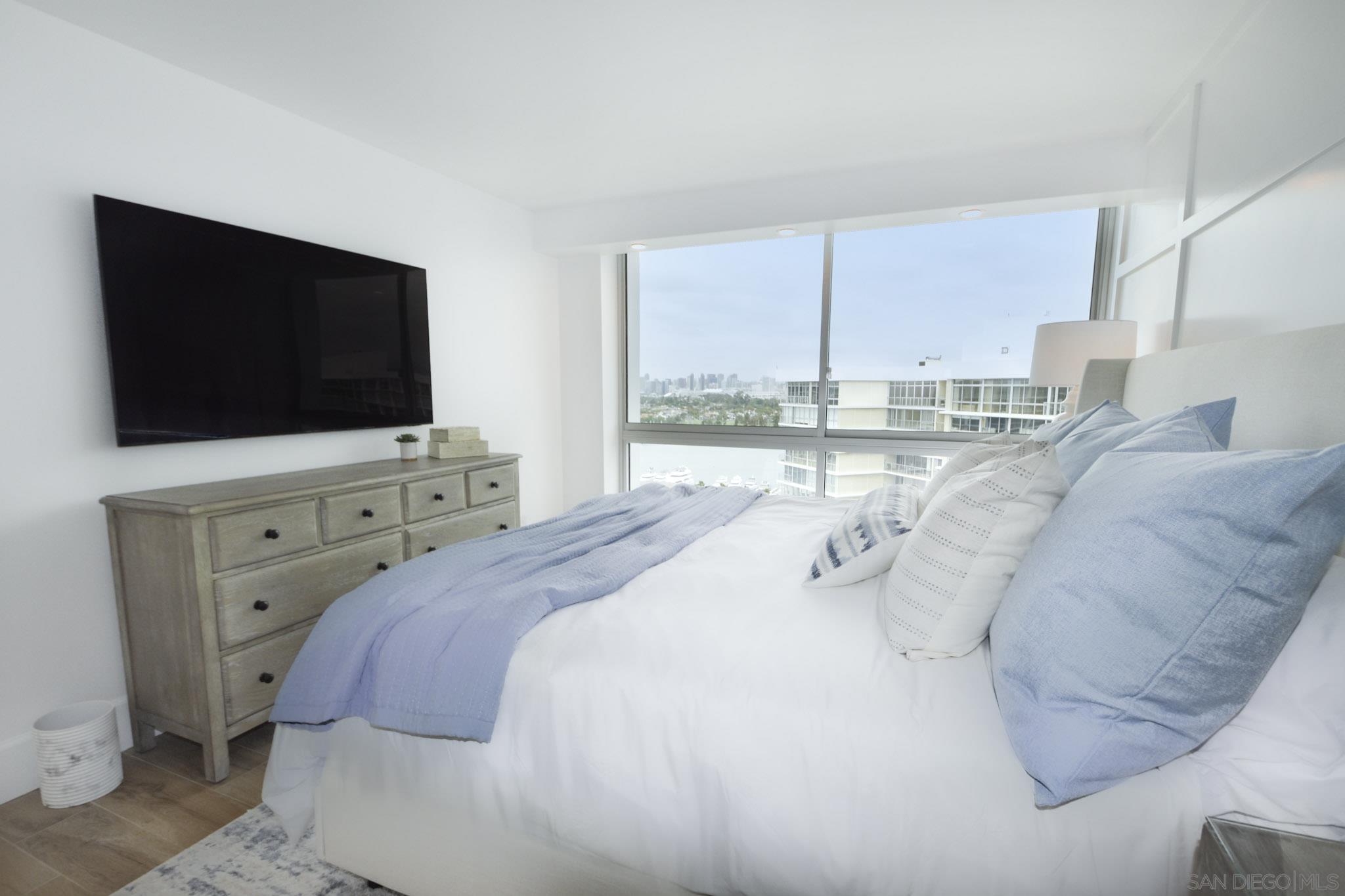 Detail Gallery Image 13 of 29 For 1760  Avenida Del Mundo  1603, Coronado,  CA 92118 - 3 Beds | 3 Baths