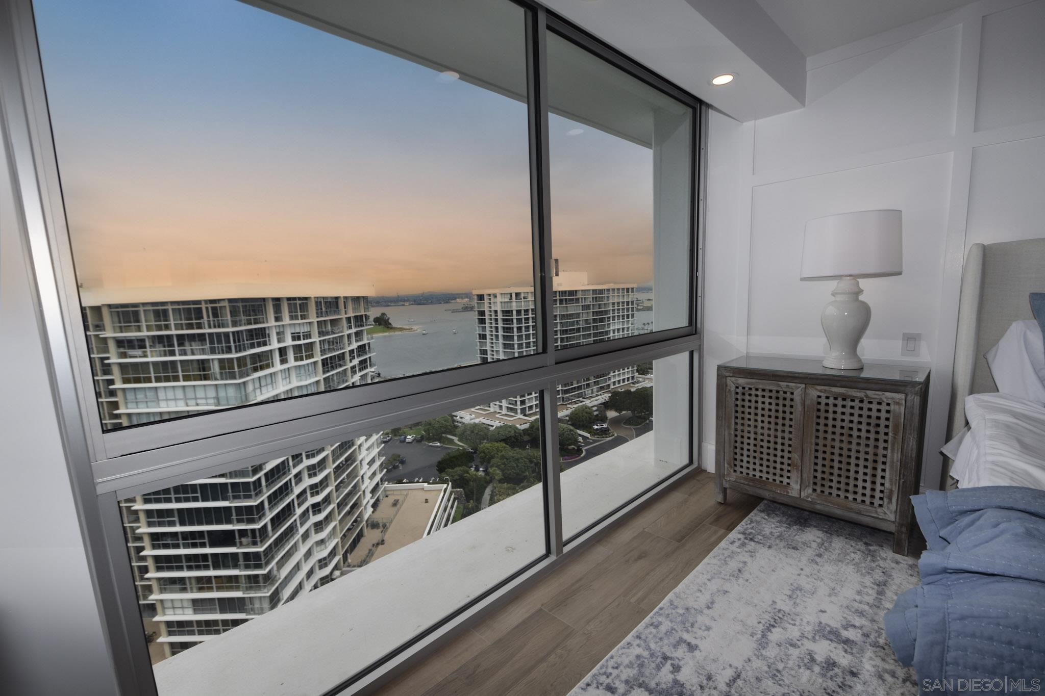 Detail Gallery Image 15 of 29 For 1760  Avenida Del Mundo  1603, Coronado,  CA 92118 - 3 Beds | 3 Baths