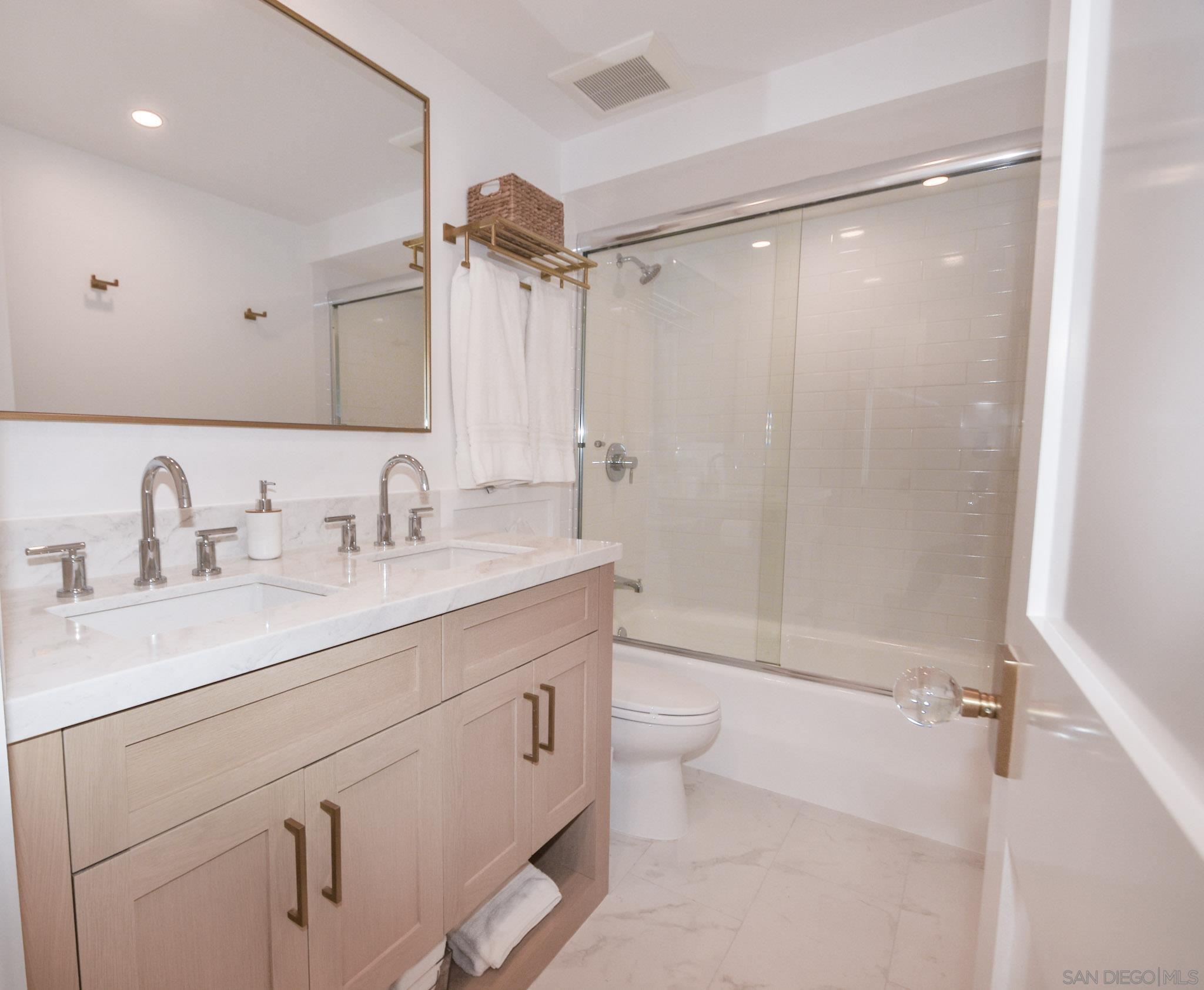 Detail Gallery Image 17 of 29 For 1760  Avenida Del Mundo  1603, Coronado,  CA 92118 - 3 Beds | 3 Baths