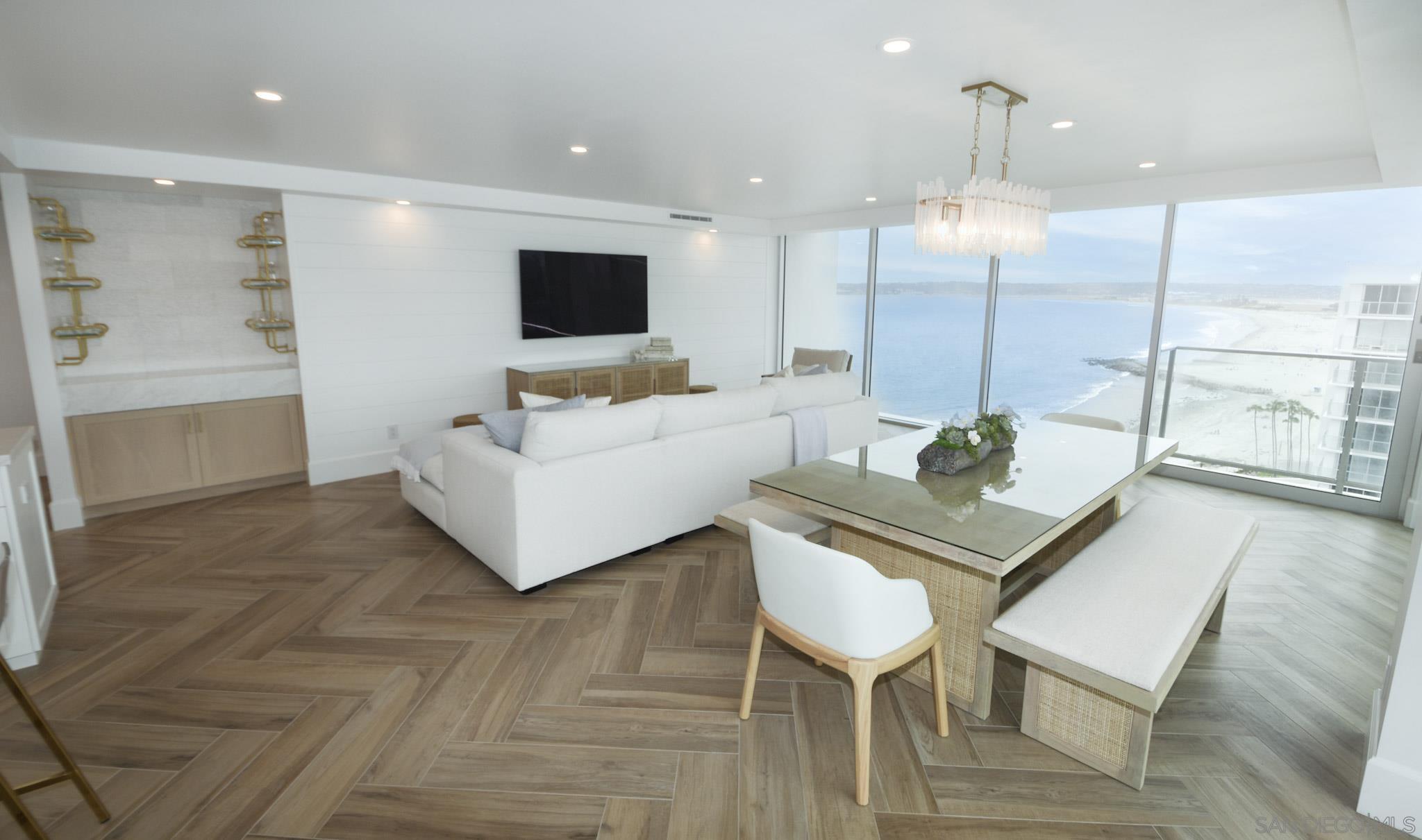 Detail Gallery Image 3 of 29 For 1760  Avenida Del Mundo  1603, Coronado,  CA 92118 - 3 Beds | 3 Baths