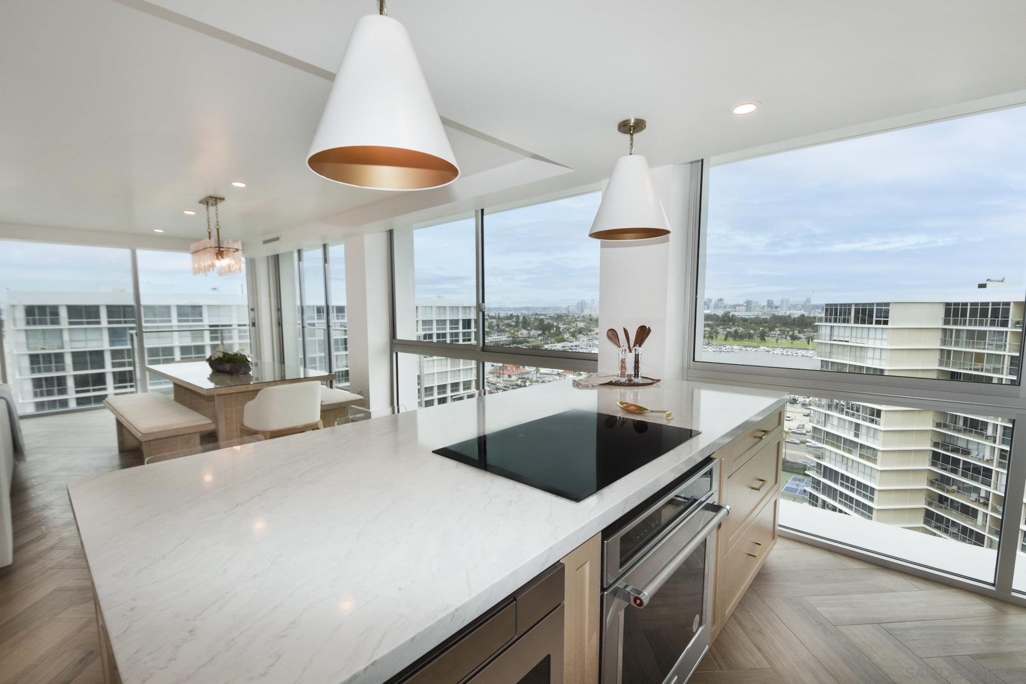 Detail Gallery Image 5 of 29 For 1760  Avenida Del Mundo  1603, Coronado,  CA 92118 - 3 Beds | 3 Baths