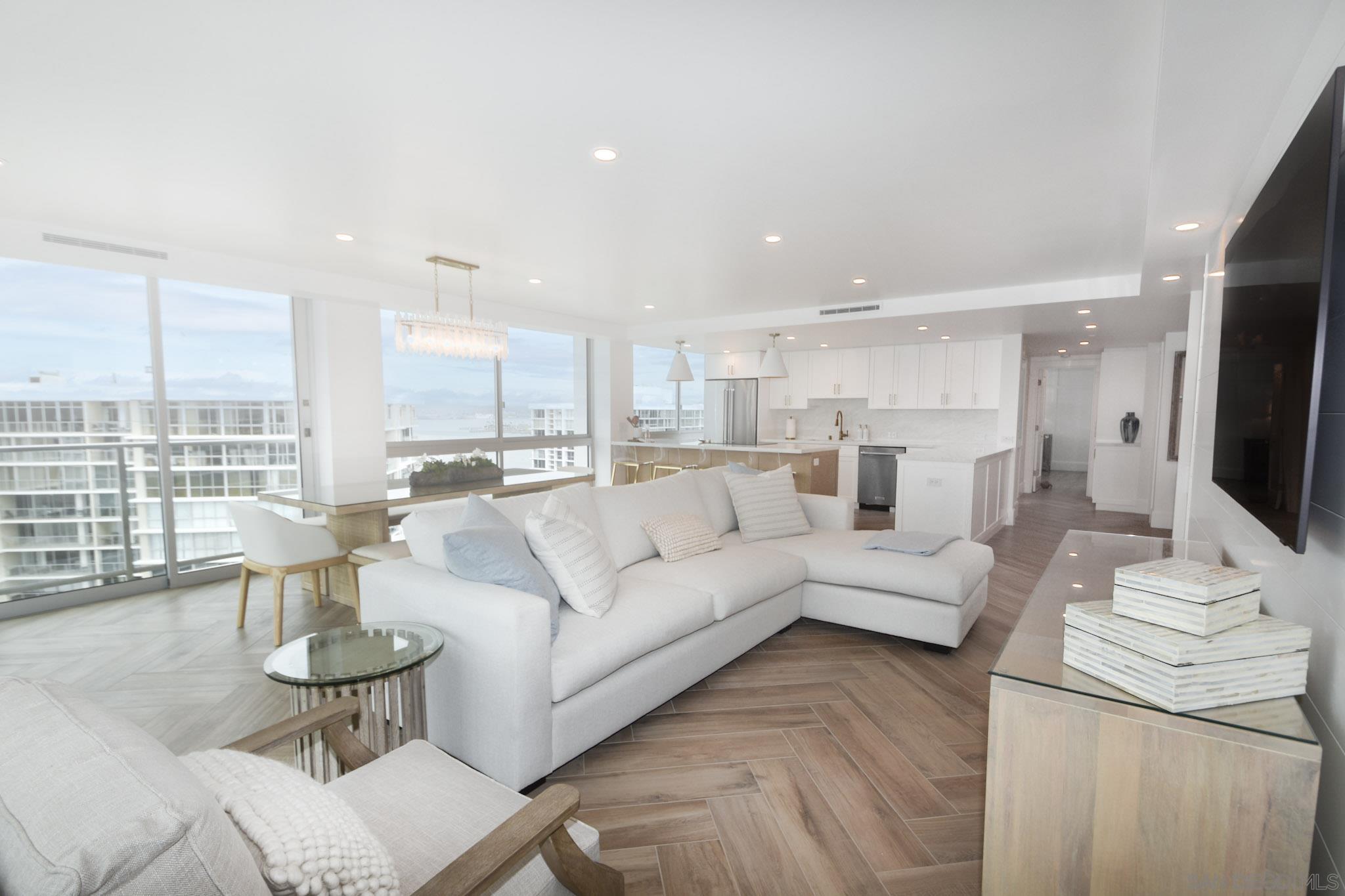 Detail Gallery Image 6 of 29 For 1760  Avenida Del Mundo  1603, Coronado,  CA 92118 - 3 Beds | 3 Baths