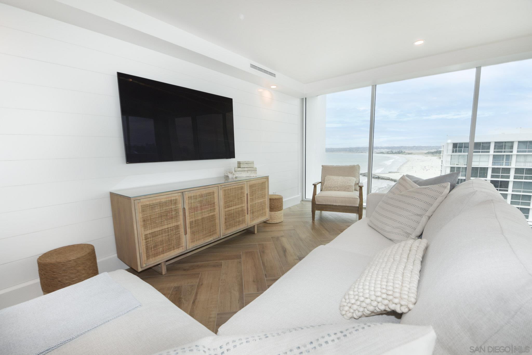 Detail Gallery Image 7 of 29 For 1760  Avenida Del Mundo  1603, Coronado,  CA 92118 - 3 Beds | 3 Baths