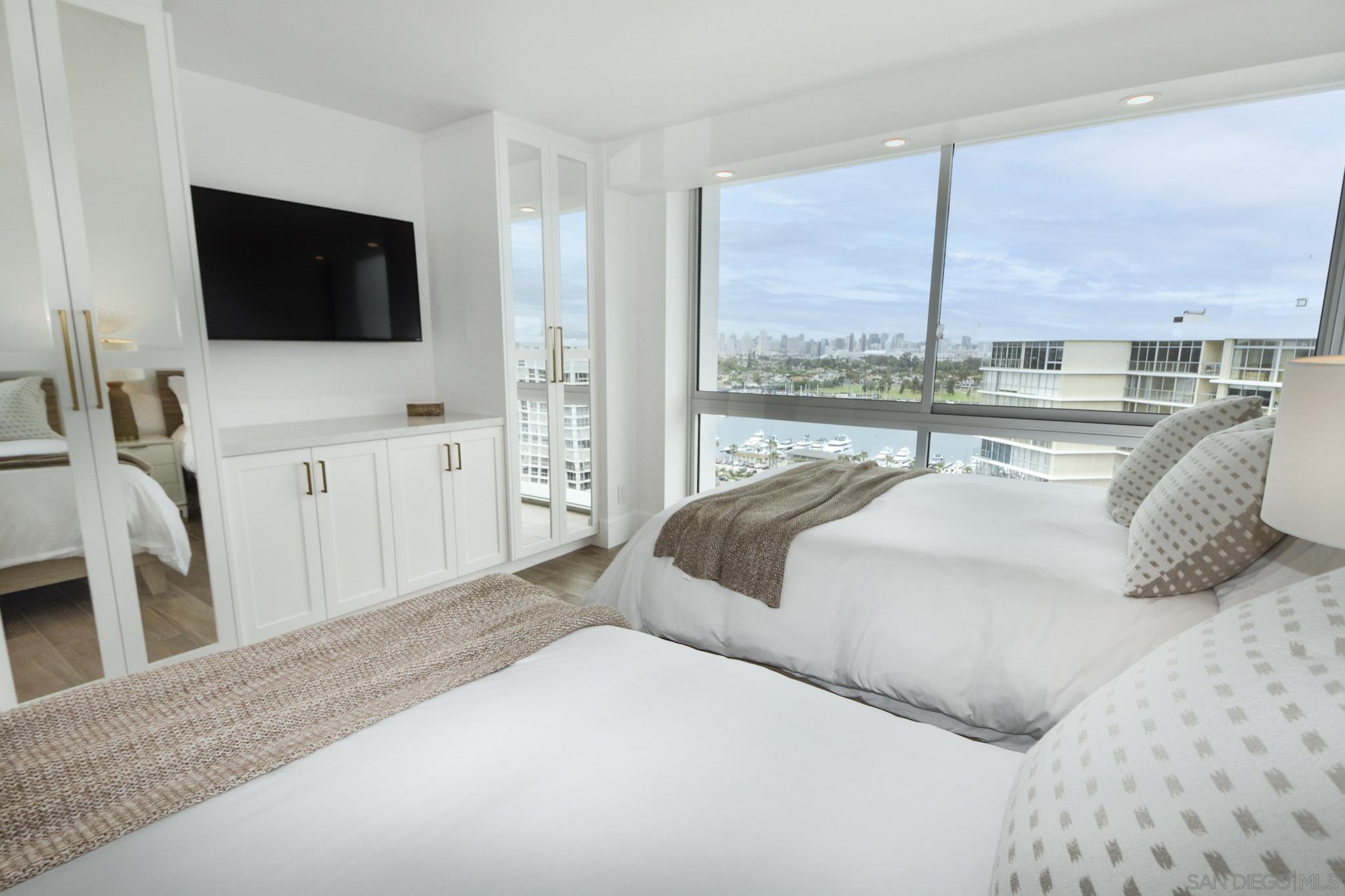 Detail Gallery Image 10 of 29 For 1760  Avenida Del Mundo  1603, Coronado,  CA 92118 - 3 Beds | 3 Baths