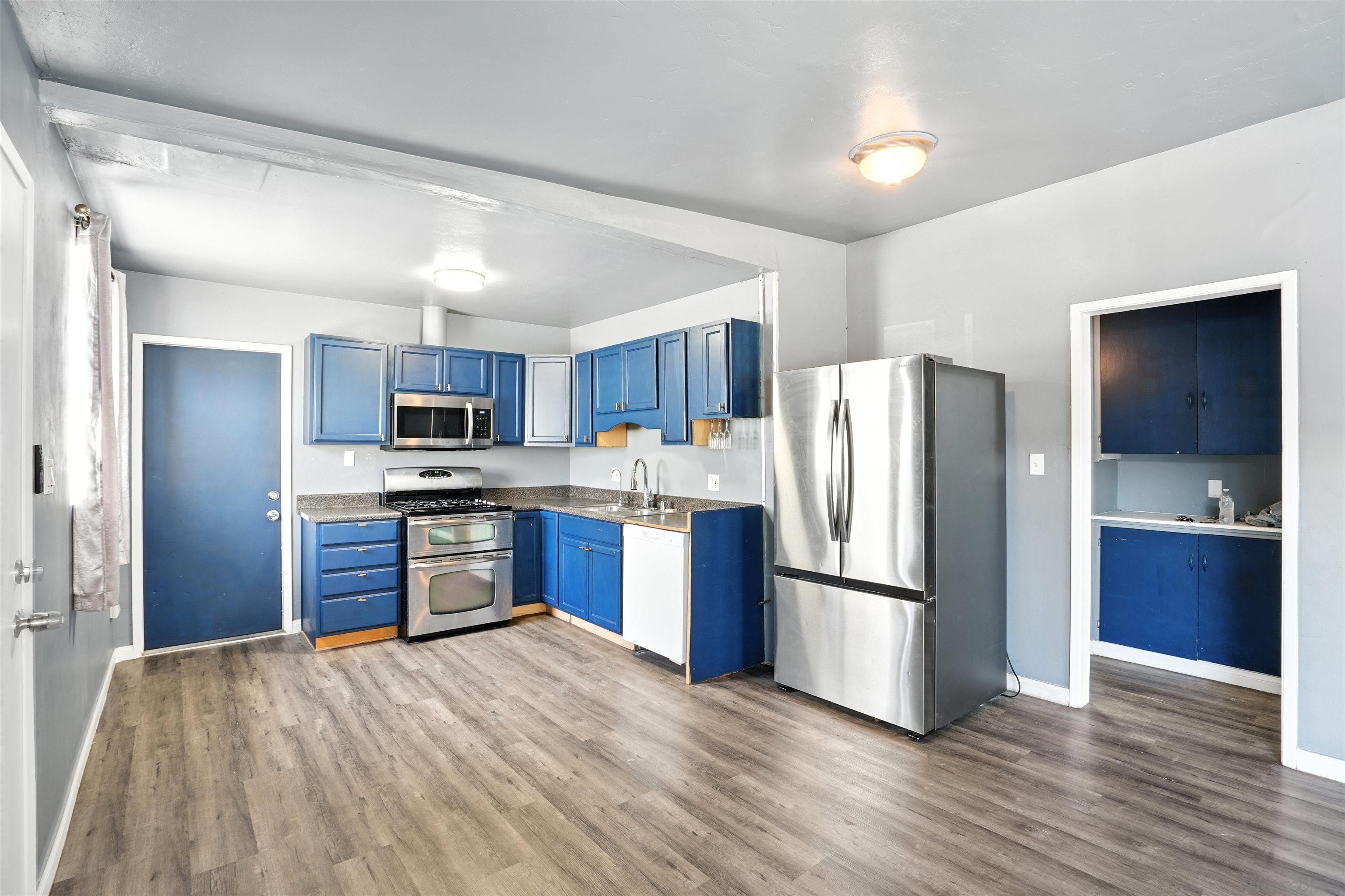 Front Image Thumbnail for SD250038603