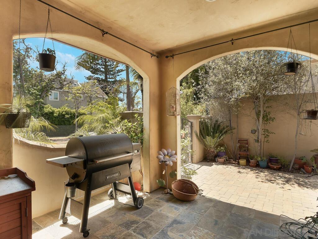 Detail Gallery Image 4 of 37 For 911  4th St, Coronado,  CA 92118 - 4 Beds | 4 Baths