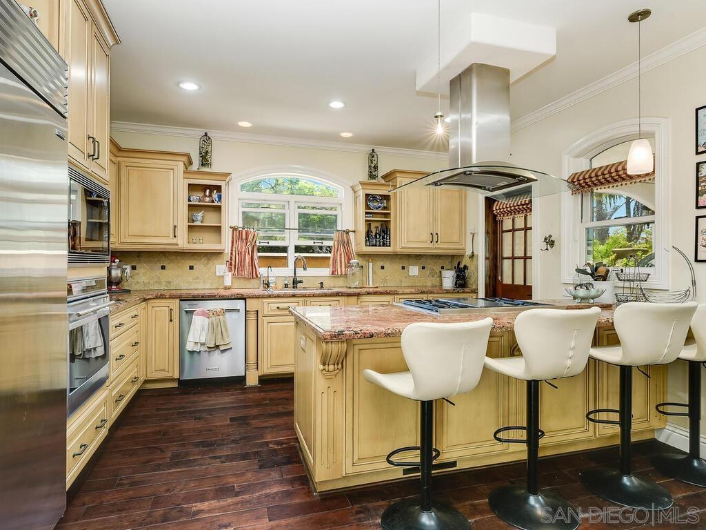 Detail Gallery Image 8 of 37 For 911  4th St, Coronado,  CA 92118 - 4 Beds | 4 Baths