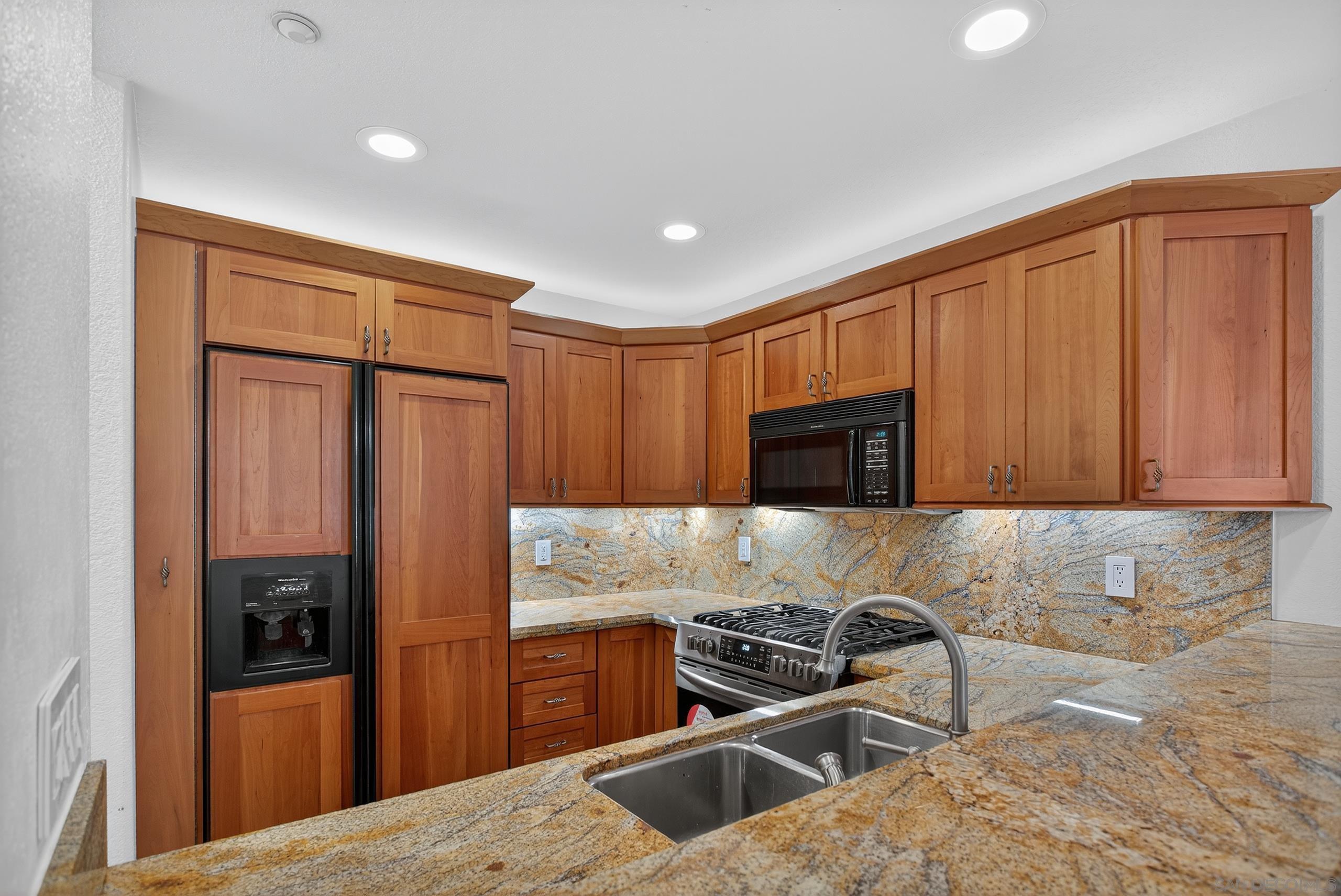 Detail Gallery Image 3 of 25 For 3620  3rd Ave  102, San Diego,  CA 92103 - 2 Beds | 2 Baths