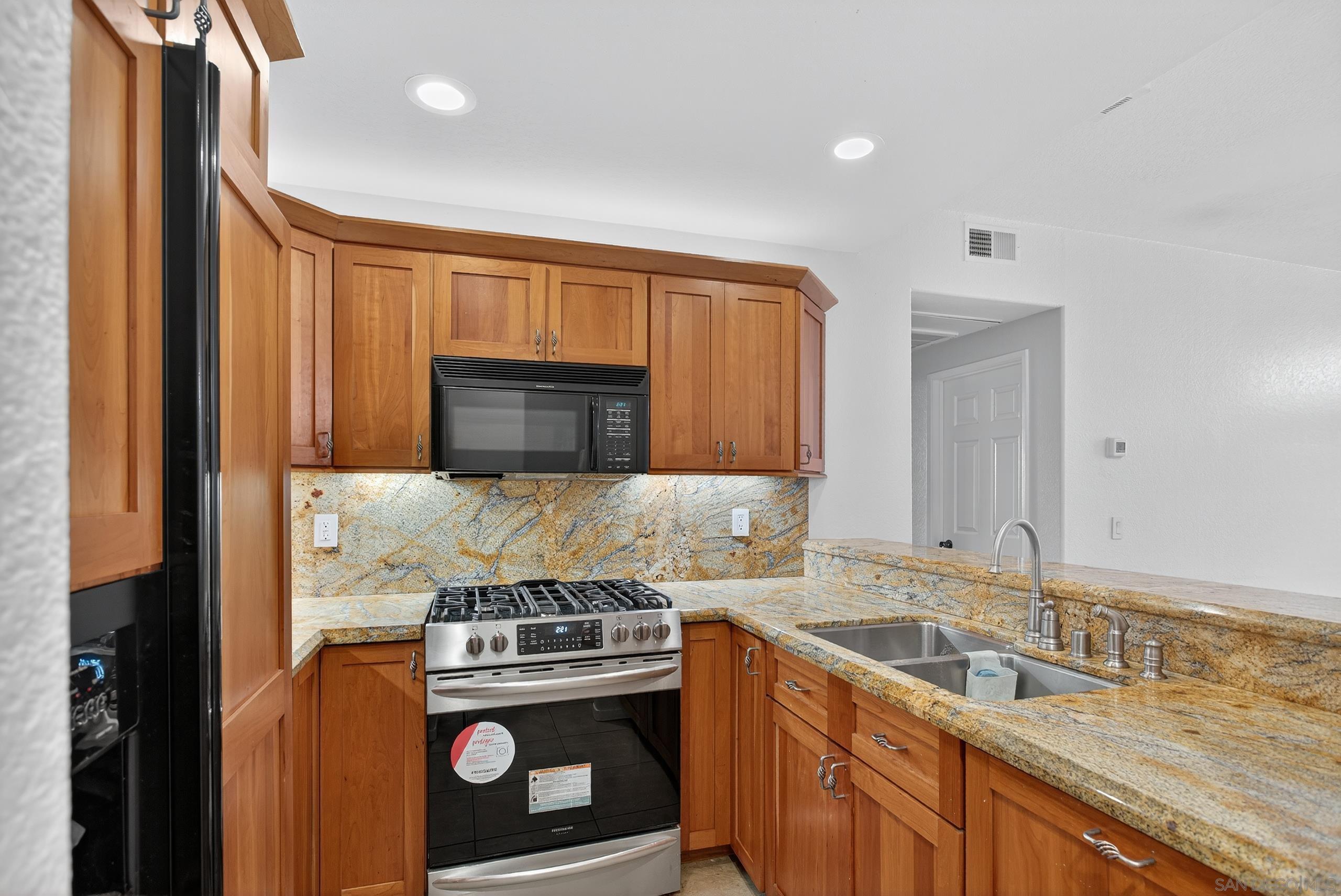 Detail Gallery Image 4 of 25 For 3620  3rd Ave  102, San Diego,  CA 92103 - 2 Beds | 2 Baths