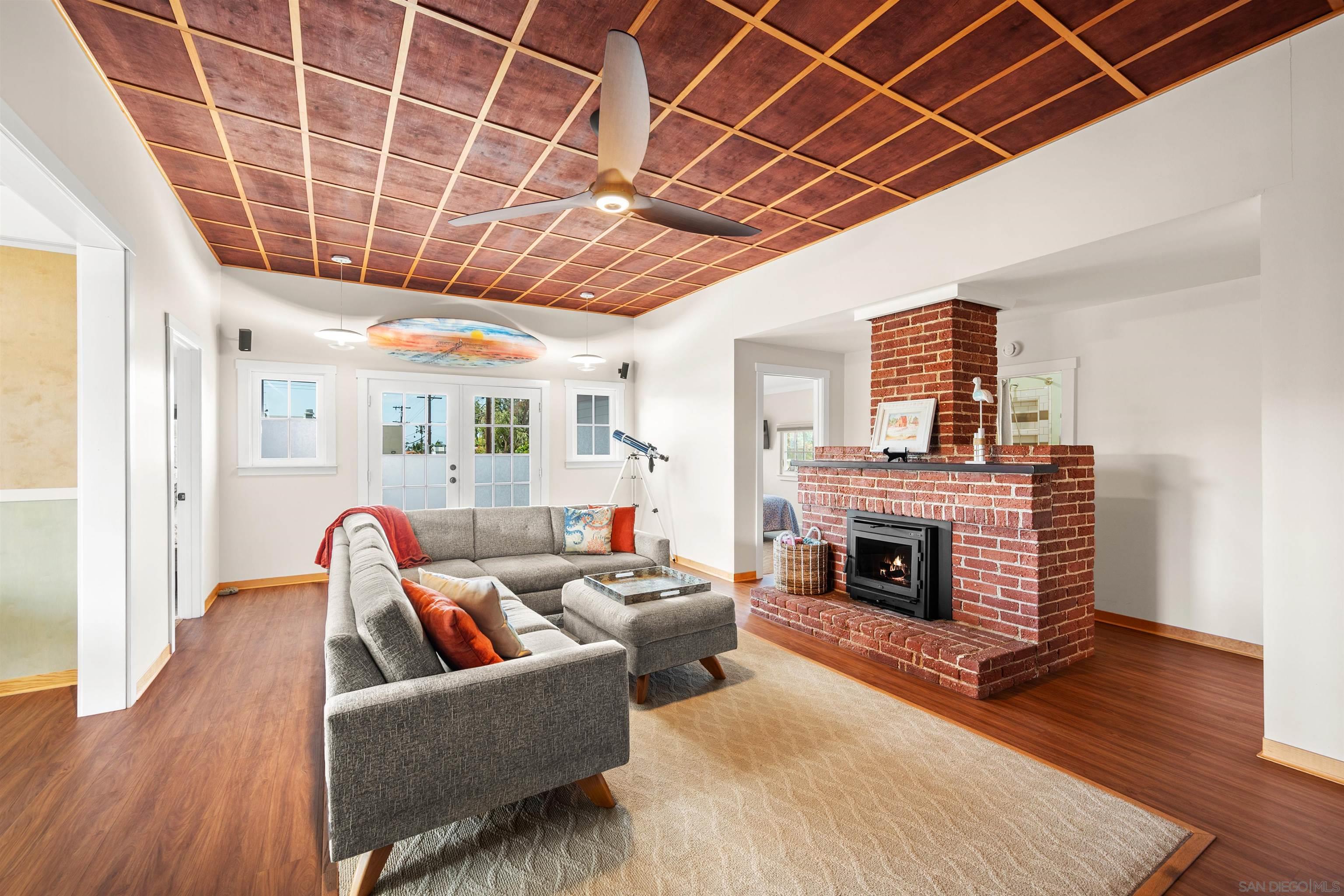 Detail Gallery Image 11 of 42 For 1971  Ebers Street, San Diego,  CA 92107 - 3 Beds | 2 Baths