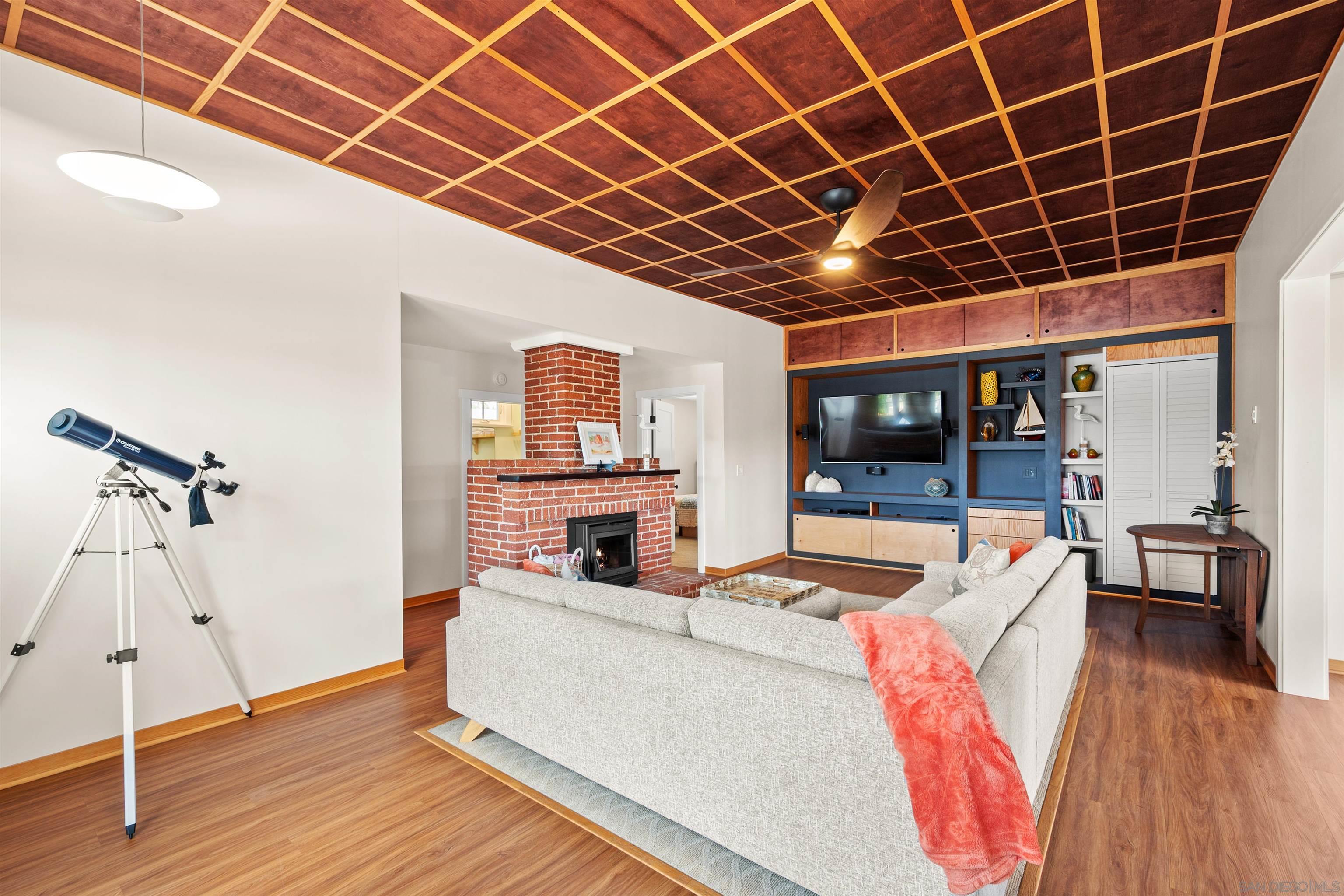 Detail Gallery Image 13 of 42 For 1971  Ebers Street, San Diego,  CA 92107 - 3 Beds | 2 Baths