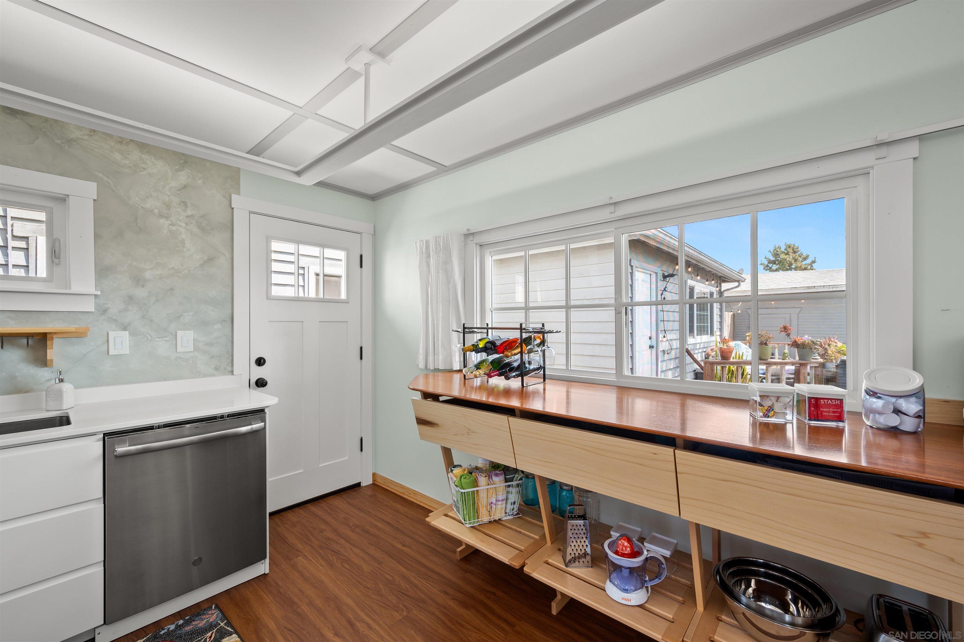 Detail Gallery Image 25 of 42 For 1971  Ebers Street, San Diego,  CA 92107 - 3 Beds | 2 Baths