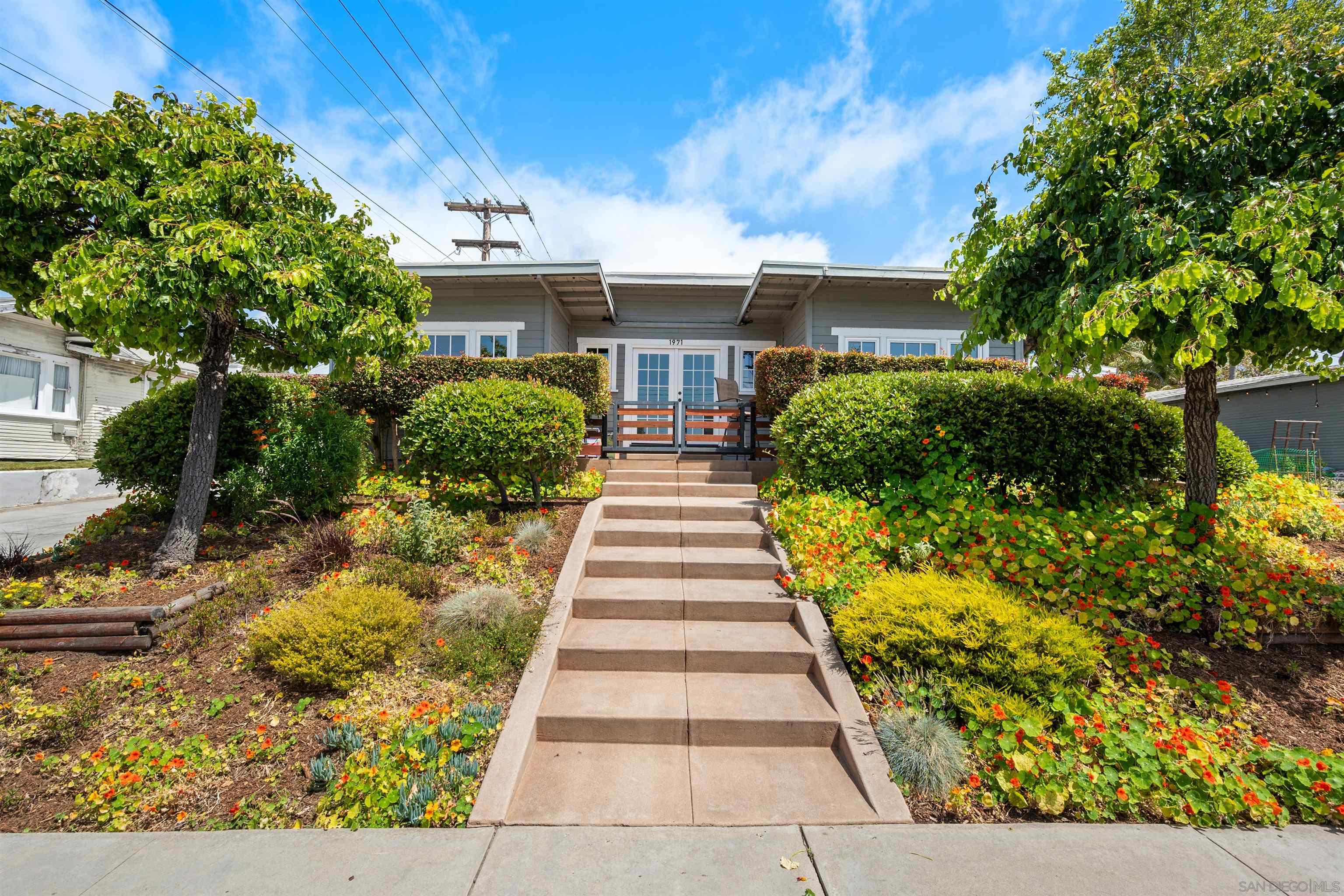 Detail Gallery Image 5 of 42 For 1971  Ebers Street, San Diego,  CA 92107 - 3 Beds | 2 Baths