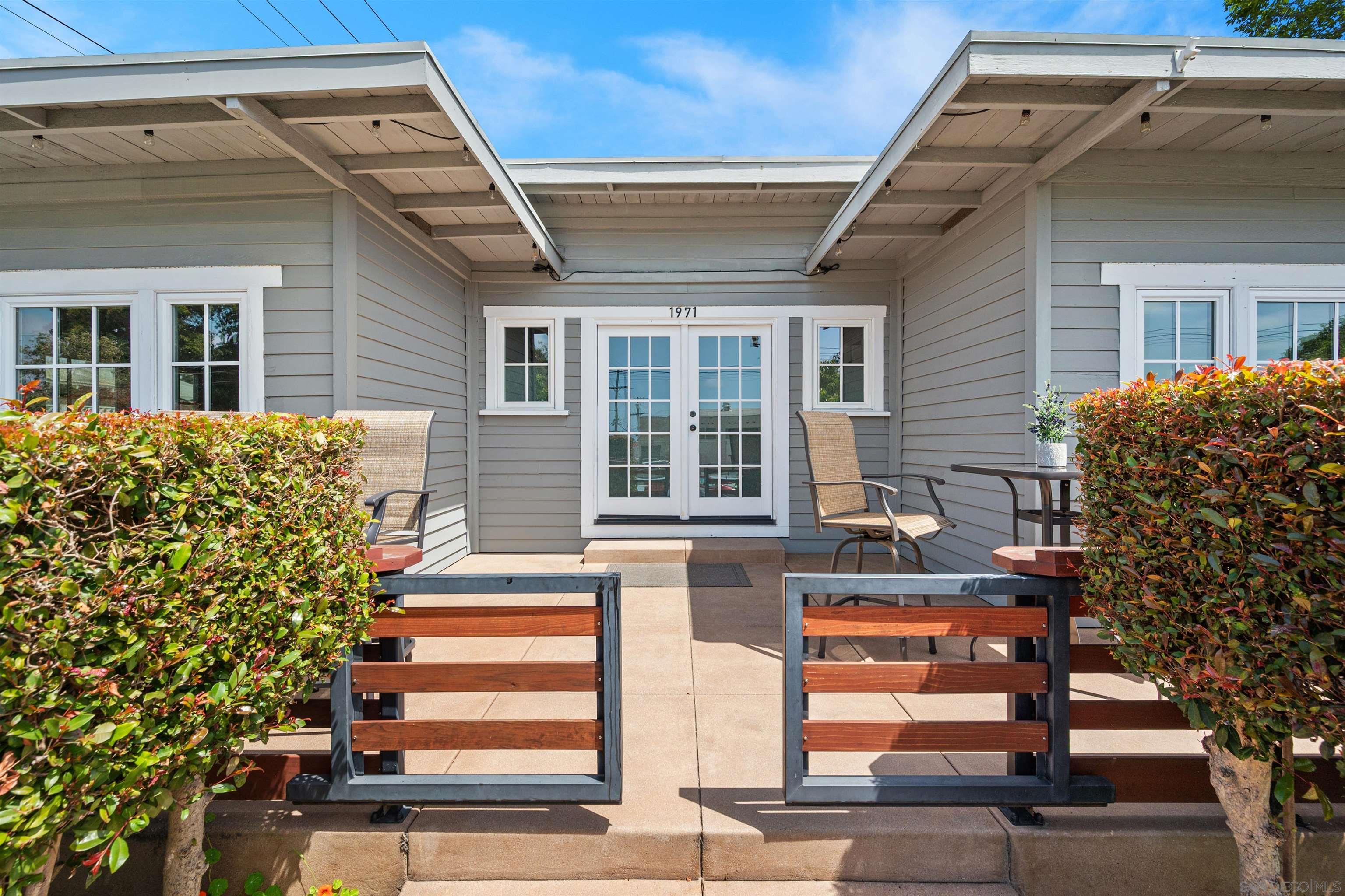 Detail Gallery Image 6 of 42 For 1971  Ebers Street, San Diego,  CA 92107 - 3 Beds | 2 Baths