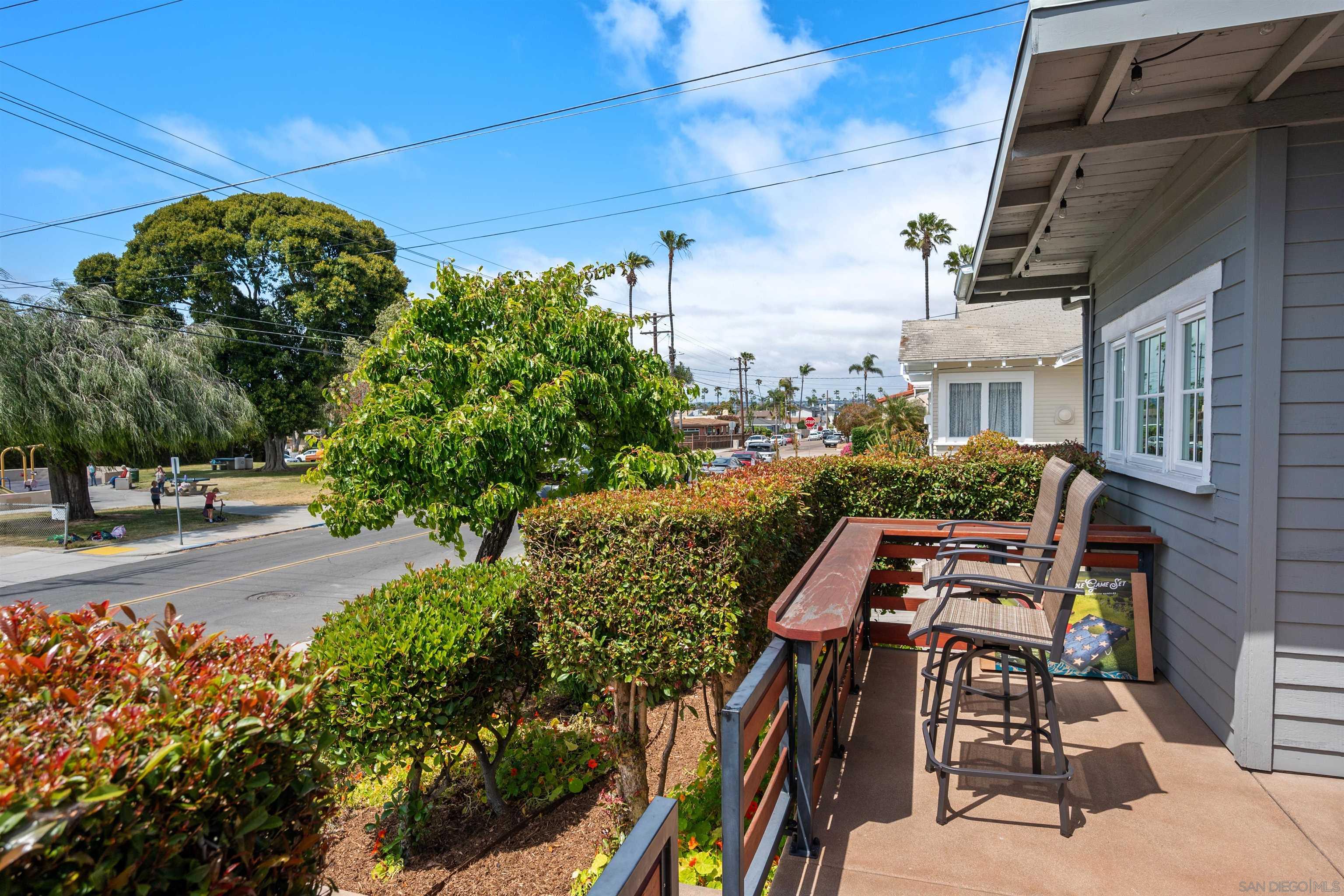Detail Gallery Image 7 of 42 For 1971  Ebers Street, San Diego,  CA 92107 - 3 Beds | 2 Baths