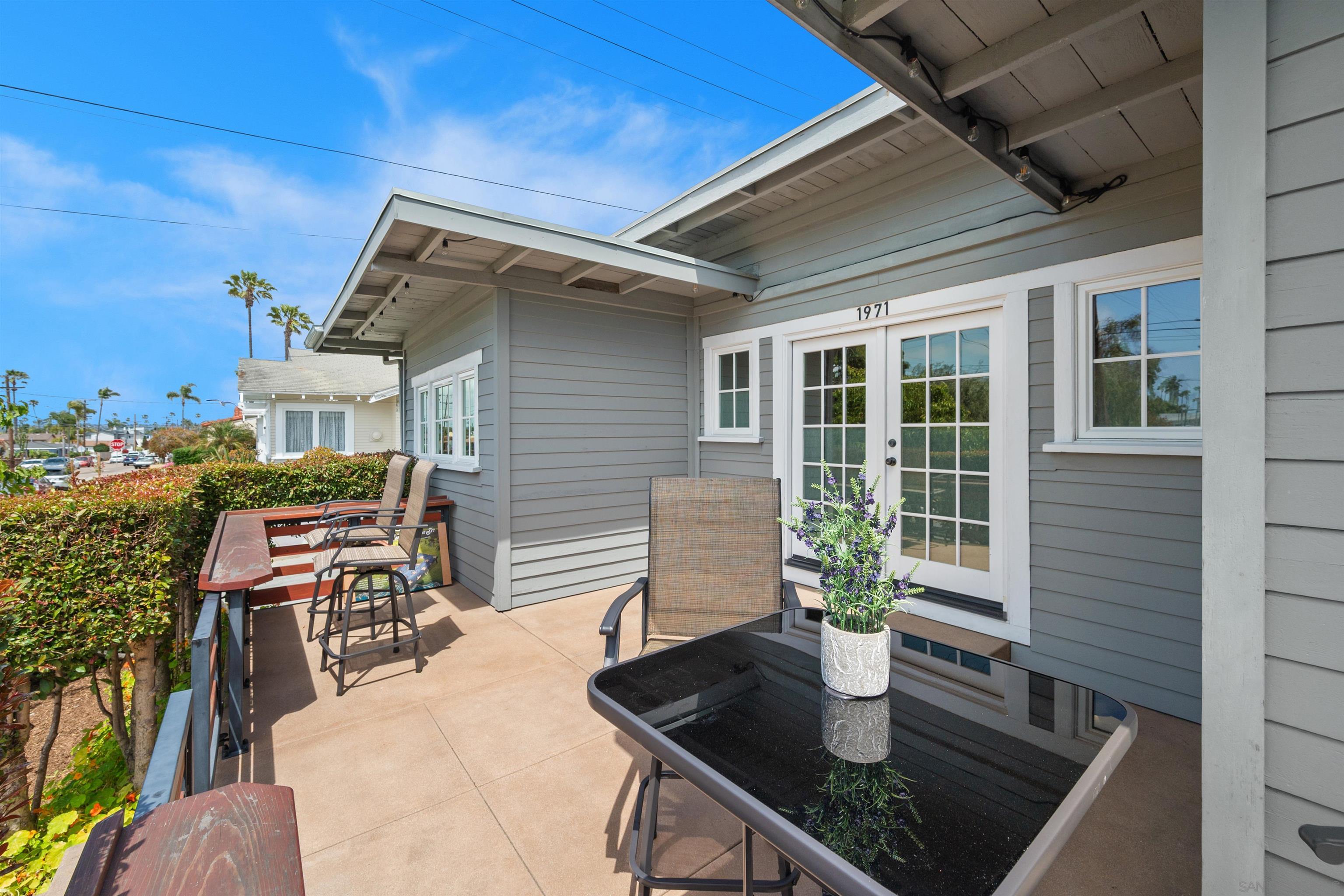 Detail Gallery Image 8 of 42 For 1971  Ebers Street, San Diego,  CA 92107 - 3 Beds | 2 Baths