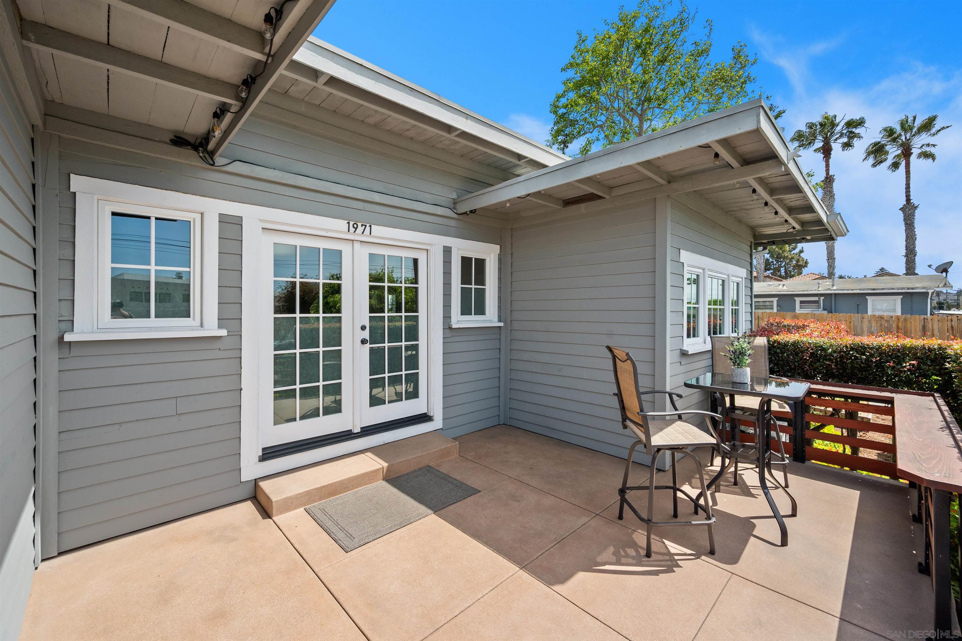 Detail Gallery Image 9 of 42 For 1971  Ebers Street, San Diego,  CA 92107 - 3 Beds | 2 Baths