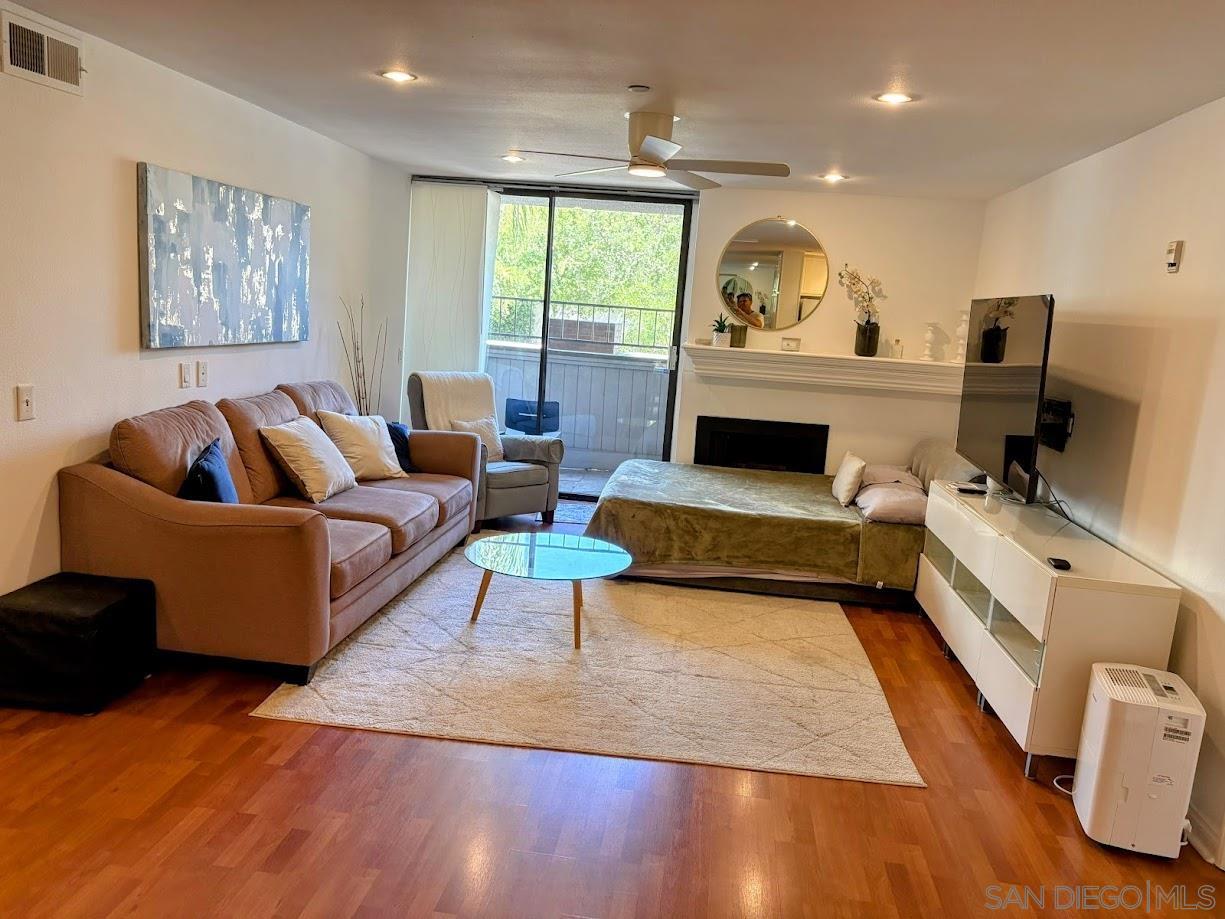 Detail Gallery Image 2 of 23 For 850  State St  114, San Diego,  CA 92101 - 2 Beds | 2 Baths