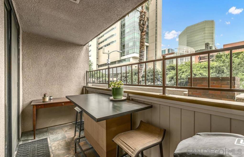 Detail Gallery Image 4 of 23 For 850  State St  114, San Diego,  CA 92101 - 2 Beds | 2 Baths