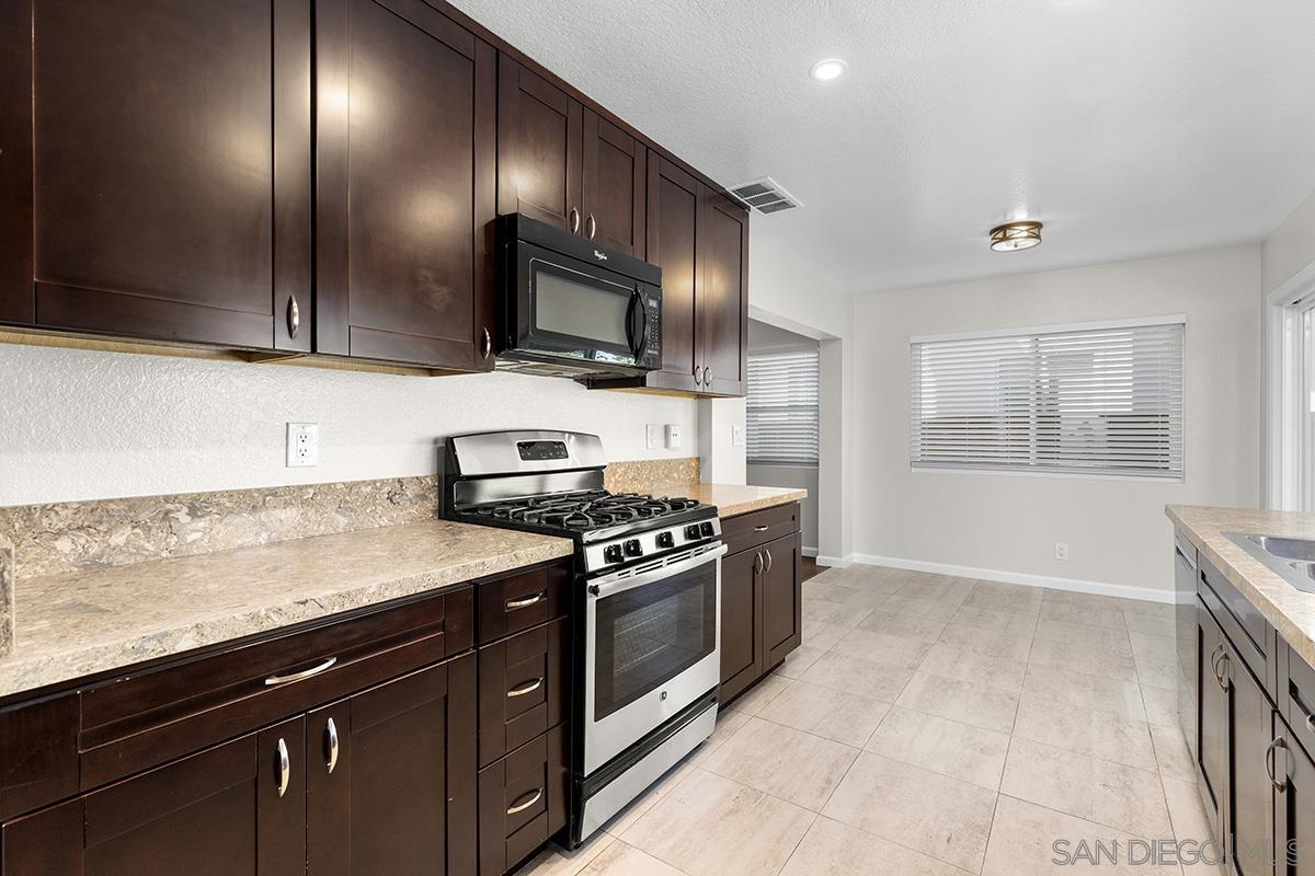 Detail Gallery Image 11 of 34 For 4041  Tynebourne Cir, San Diego,  CA 92130 - 4 Beds | 2/1 Baths