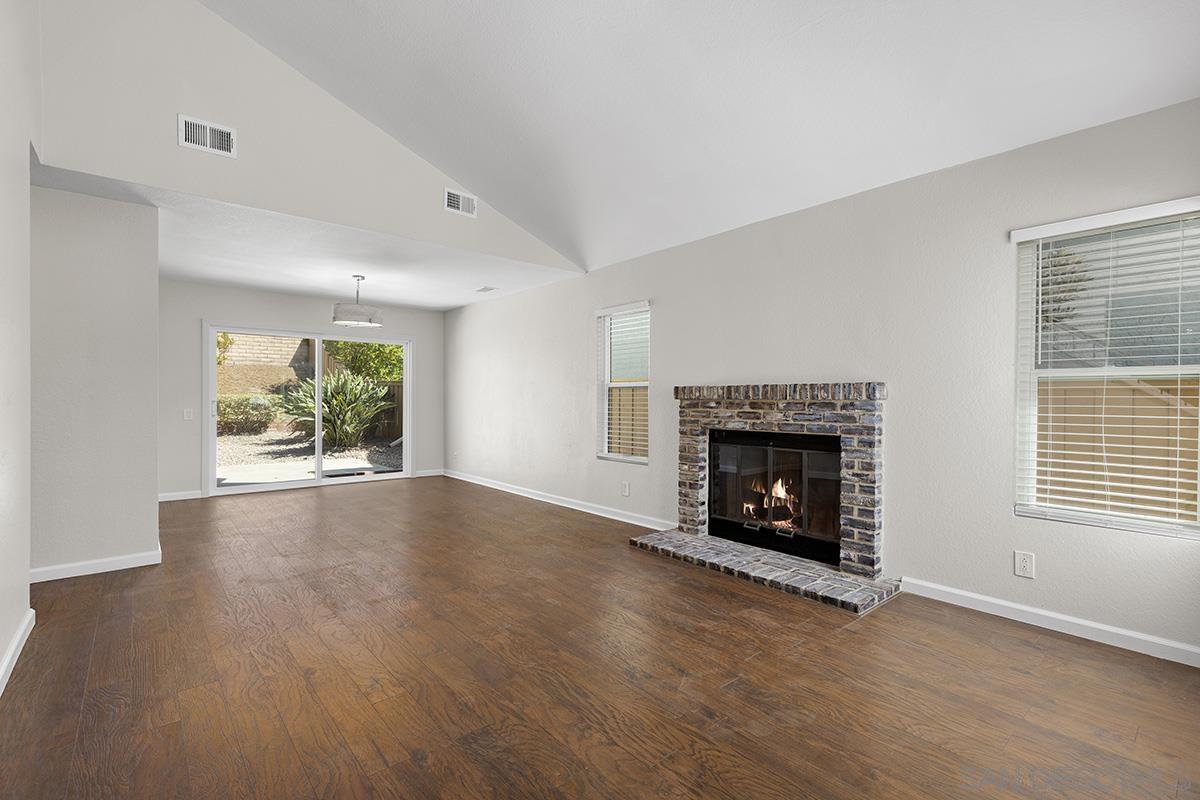 Detail Gallery Image 6 of 34 For 4041  Tynebourne Cir, San Diego,  CA 92130 - 4 Beds | 2/1 Baths