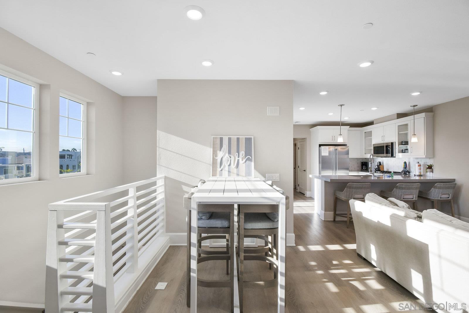 Front Image Thumbnail for SD250038829