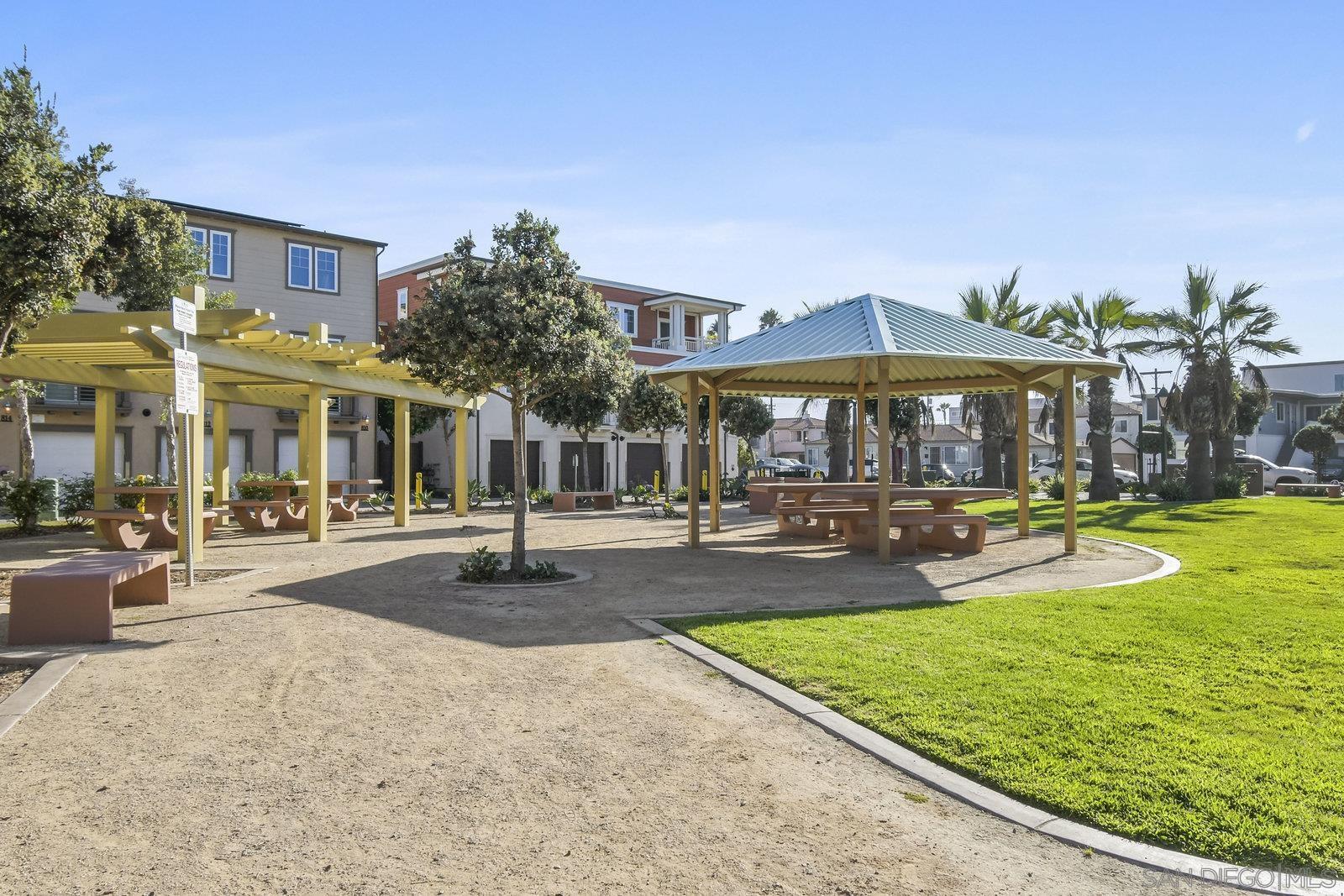 Detail Gallery Image 4 of 38 For 802  Santa Barbara Pl, San Diego,  CA 92109 - 3 Beds | 2 Baths