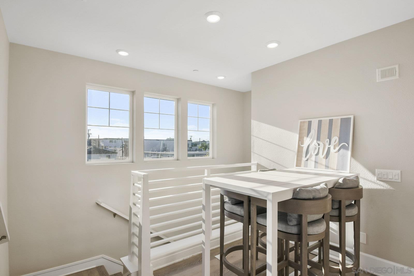 Detail Gallery Image 9 of 38 For 802  Santa Barbara Pl, San Diego,  CA 92109 - 3 Beds | 2 Baths