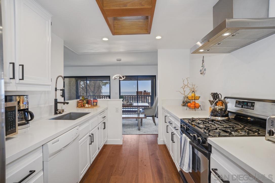 Detail Gallery Image 12 of 49 For 13053  Caminito Del Rocio, Del Mar,  CA 92014 - 3 Beds | 3/1 Baths