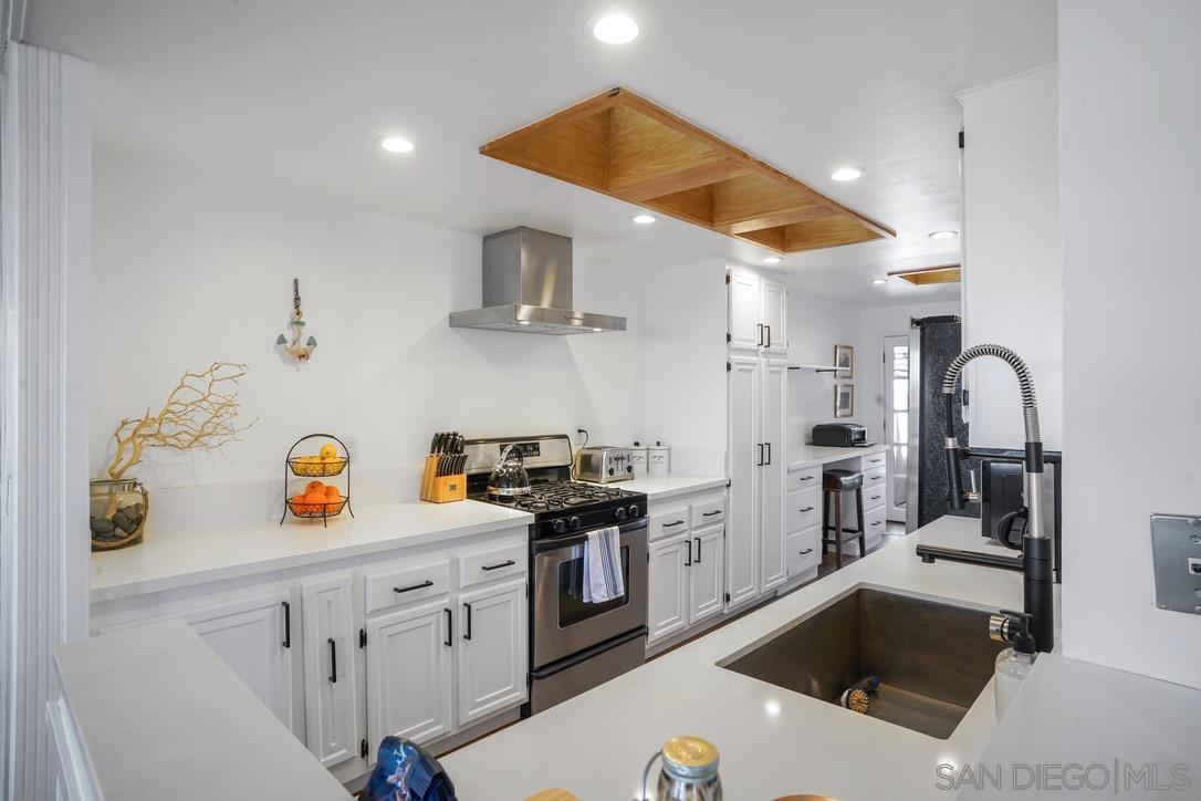 Detail Gallery Image 13 of 49 For 13053  Caminito Del Rocio, Del Mar,  CA 92014 - 3 Beds | 3/1 Baths