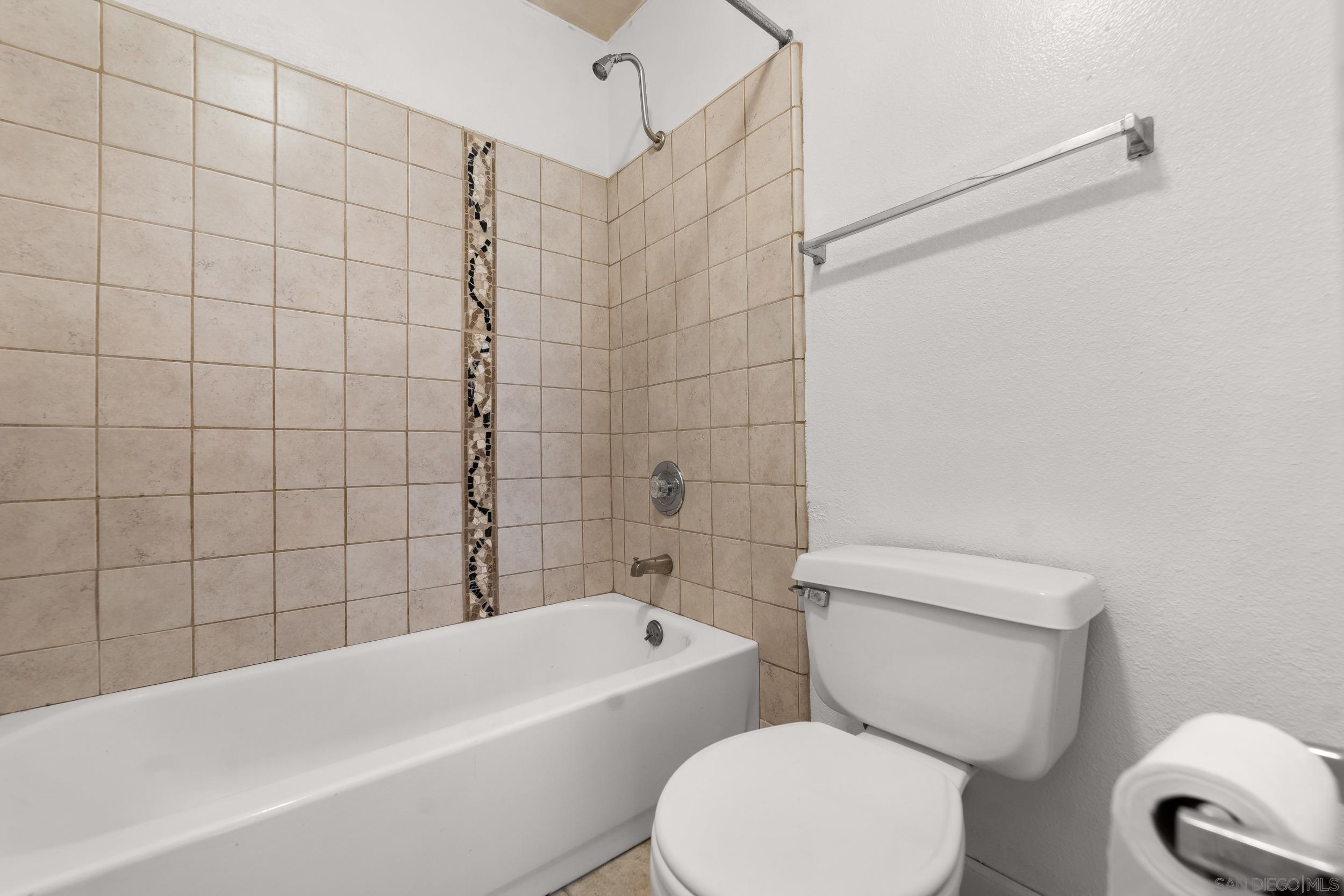 Detail Gallery Image 13 of 17 For 7445  Charmant Dr  1701, San Diego,  CA 92122 - 2 Beds | 2 Baths