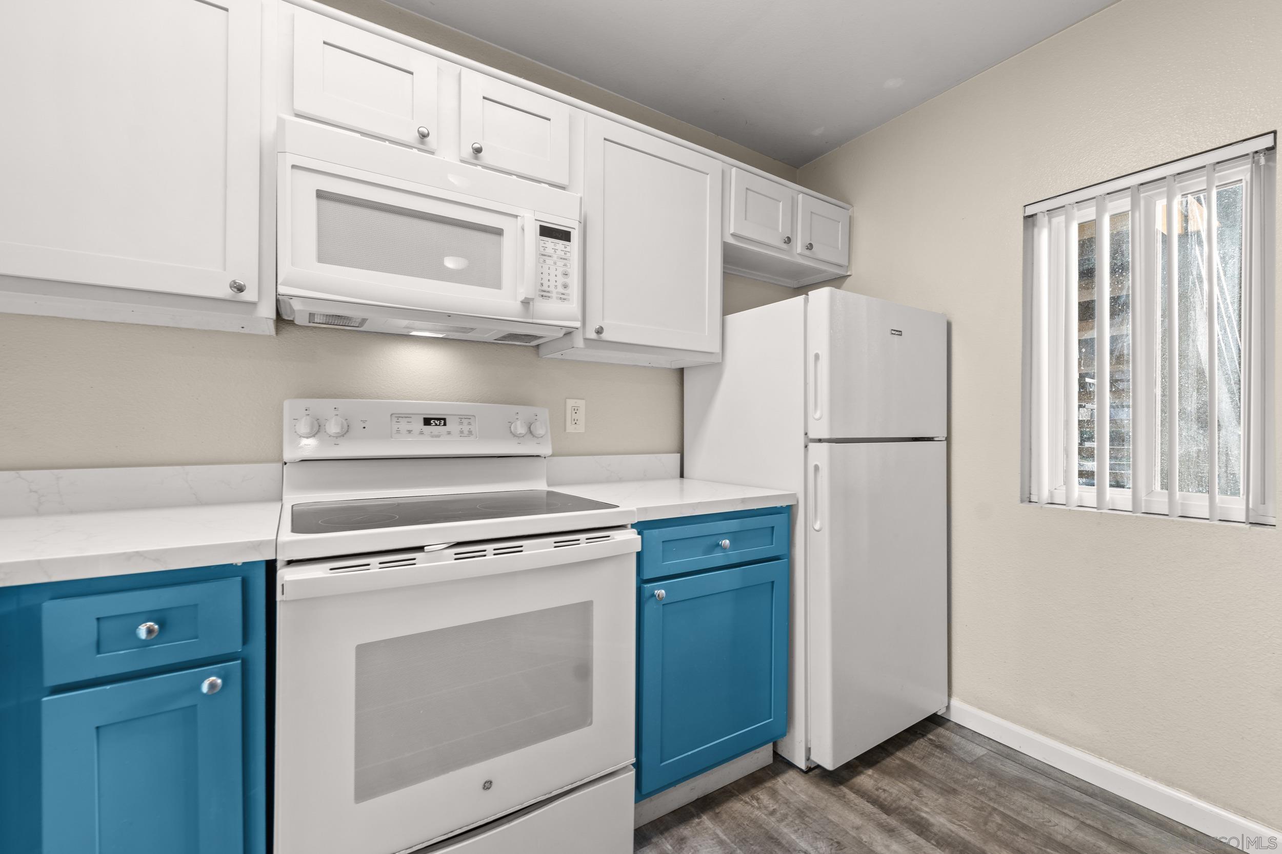 Detail Gallery Image 7 of 17 For 7445  Charmant Dr  1701, San Diego,  CA 92122 - 2 Beds | 2 Baths