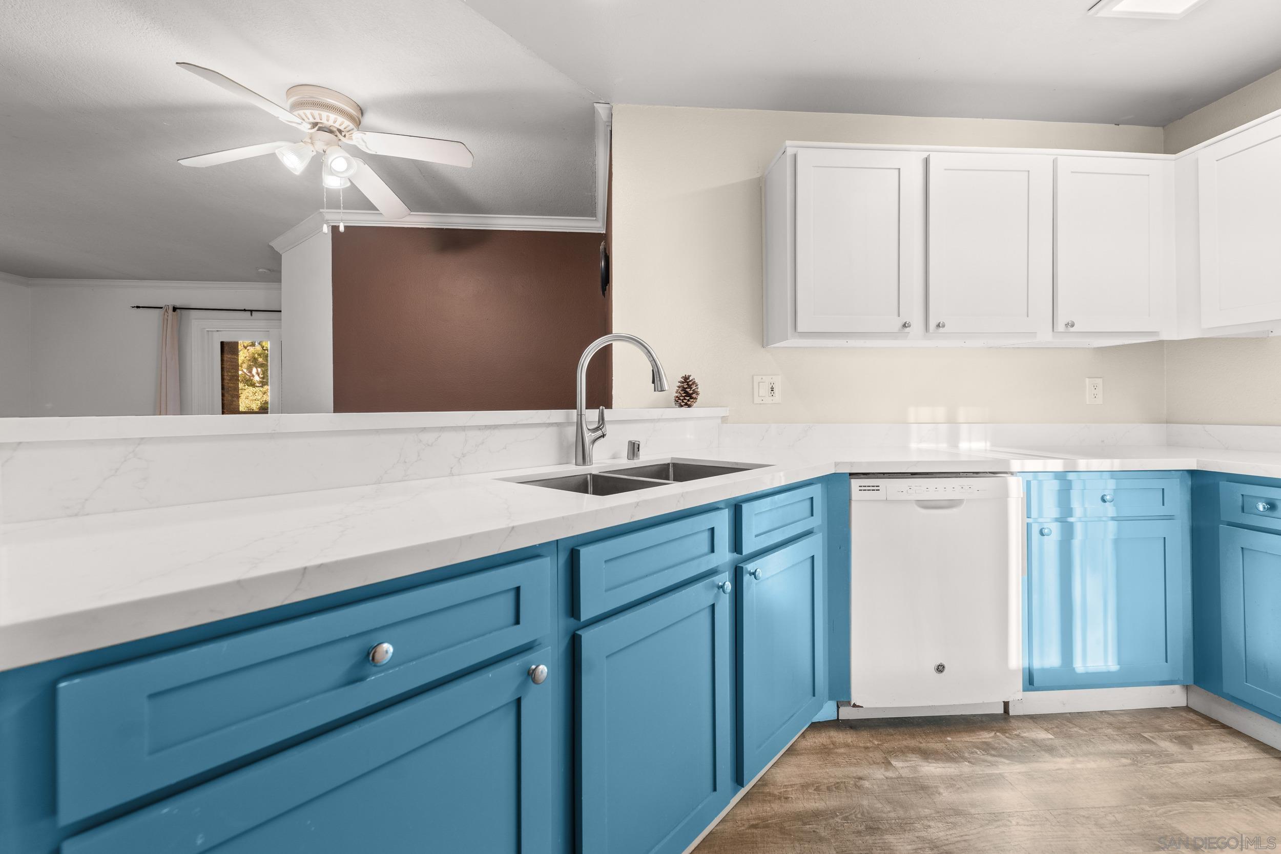 Detail Gallery Image 8 of 17 For 7445  Charmant Dr  1701, San Diego,  CA 92122 - 2 Beds | 2 Baths