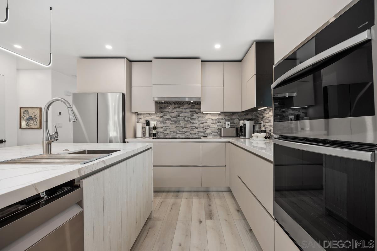 Detail Gallery Image 11 of 26 For 1847  Coast Blvd, Del Mar,  CA 92014 - 3 Beds | 2 Baths