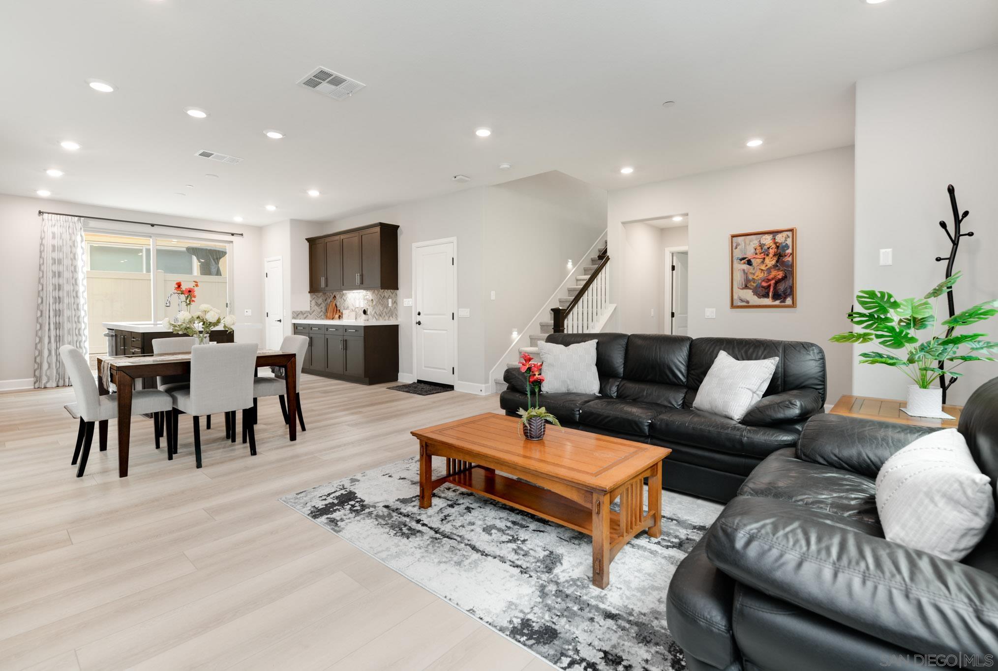 Front Image Thumbnail for SD250038957