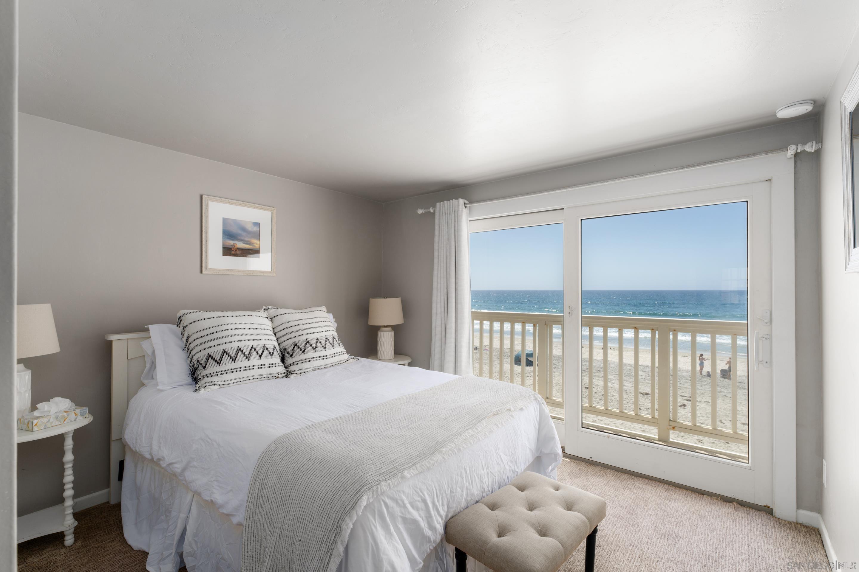 Detail Gallery Image 14 of 37 For 1834-1836  Ocean Front, Del Mar,  CA 92014 - 6 Beds | 4/1 Baths