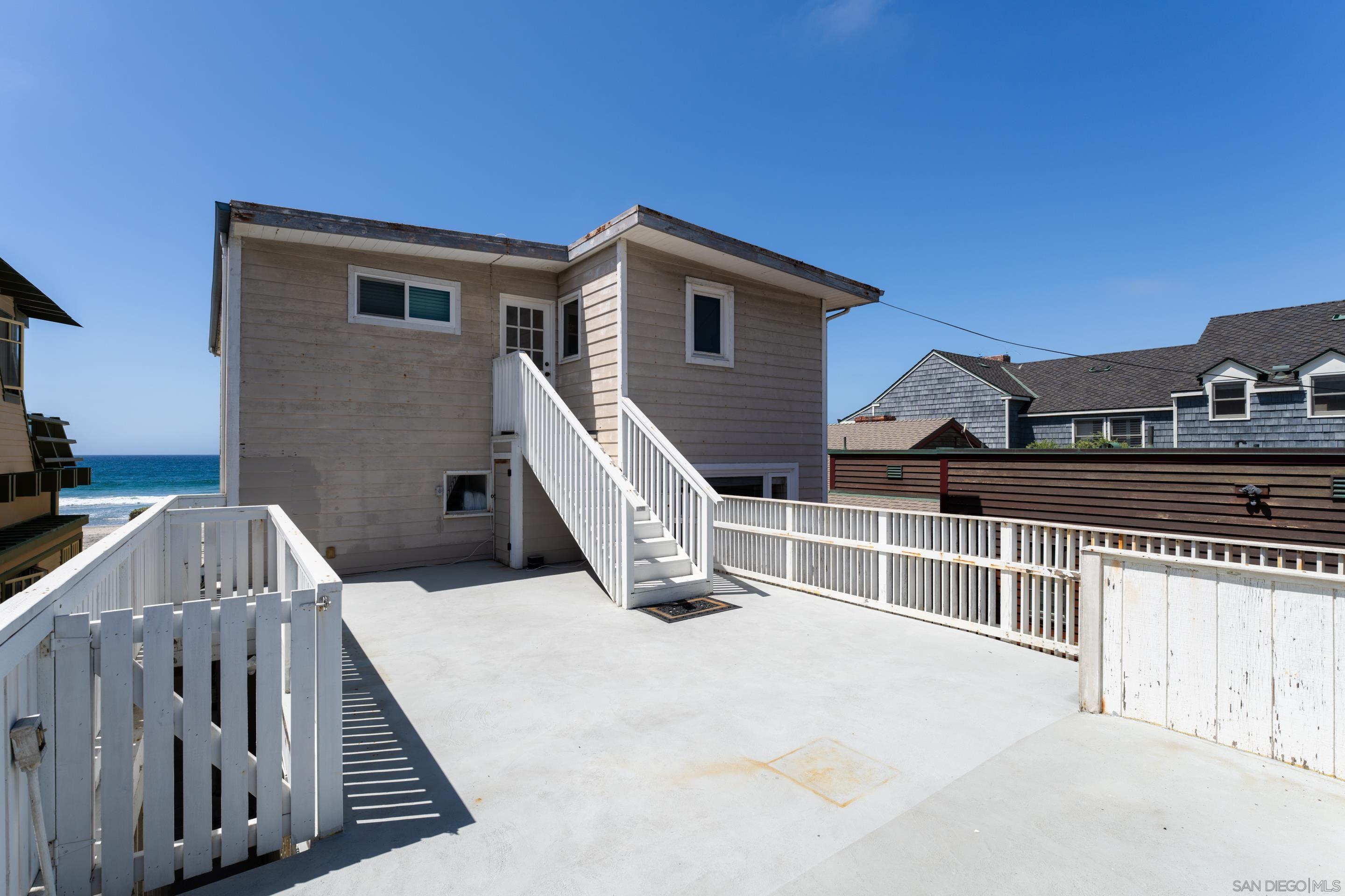 Detail Gallery Image 32 of 37 For 1834-1836  Ocean Front, Del Mar,  CA 92014 - 6 Beds | 4/1 Baths