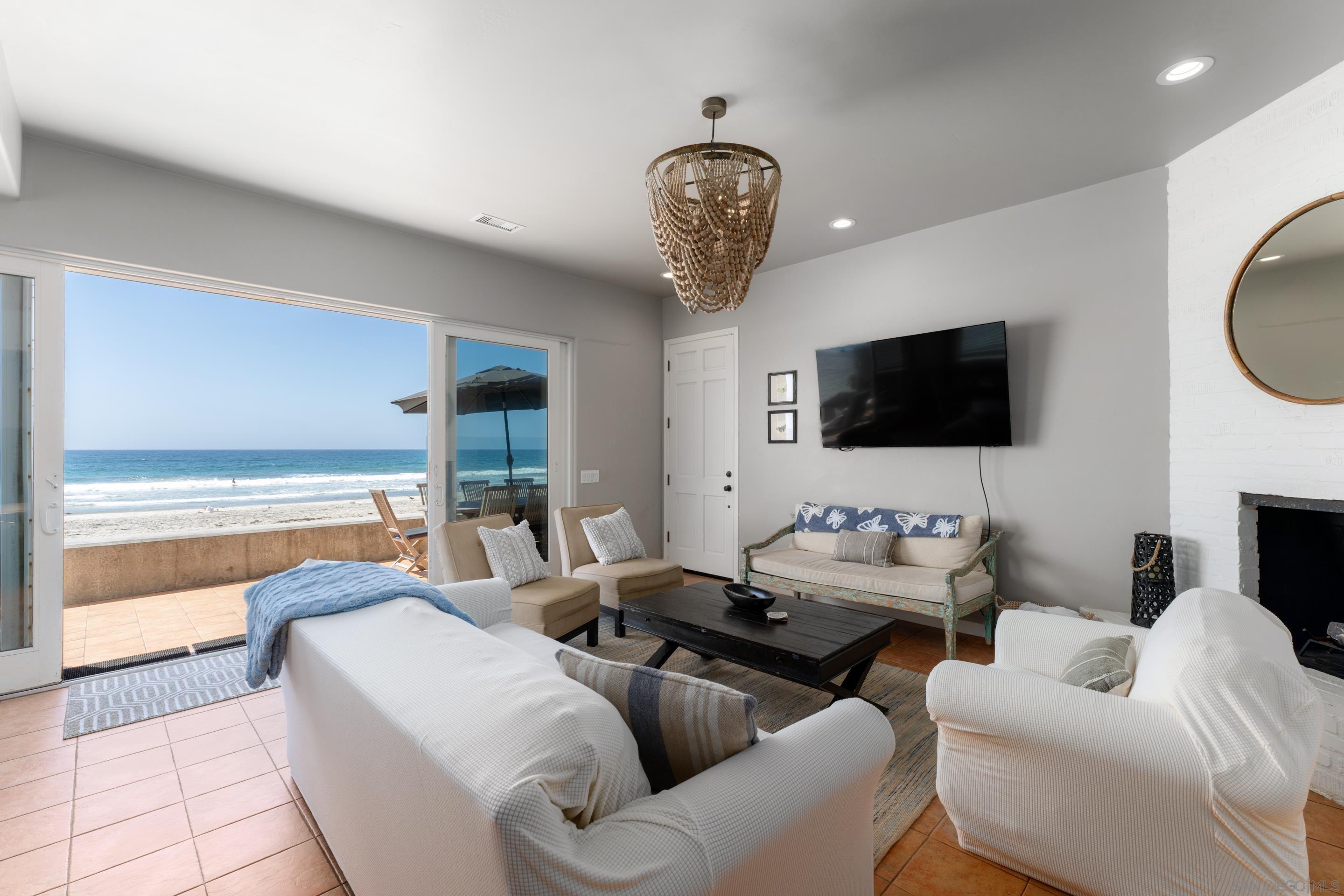 Detail Gallery Image 7 of 37 For 1834-1836  Ocean Front, Del Mar,  CA 92014 - 6 Beds | 4/1 Baths