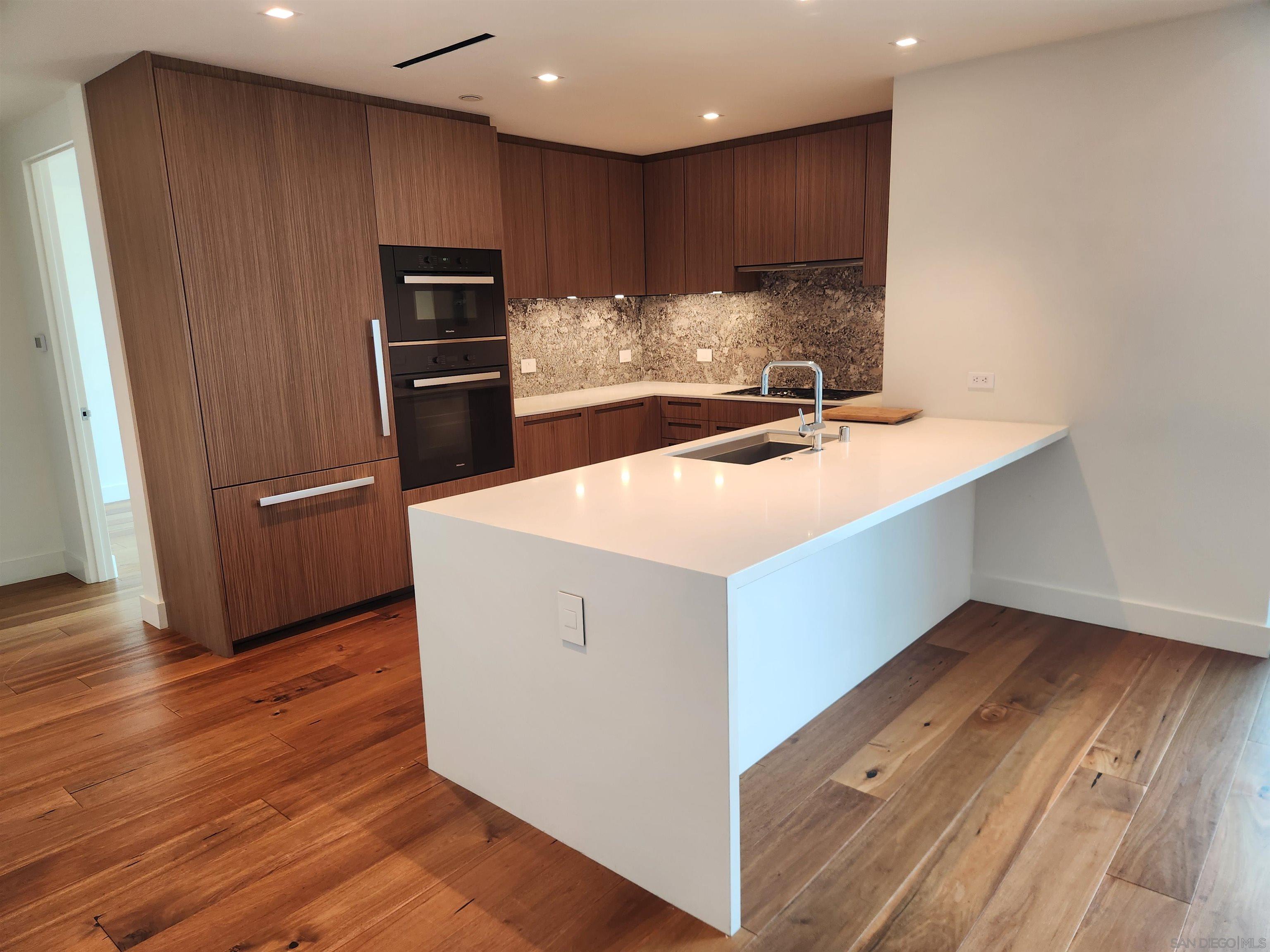 Front Image Thumbnail for SD250038973