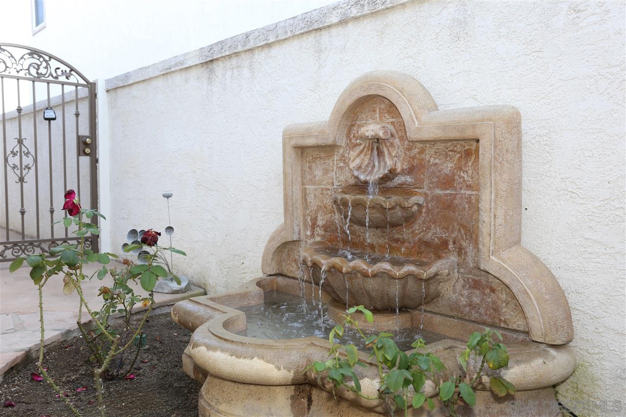 Detail Gallery Image 2 of 25 For 13121  Dressage Ln, San Diego,  CA 92130 - 6 Beds | 4/1 Baths