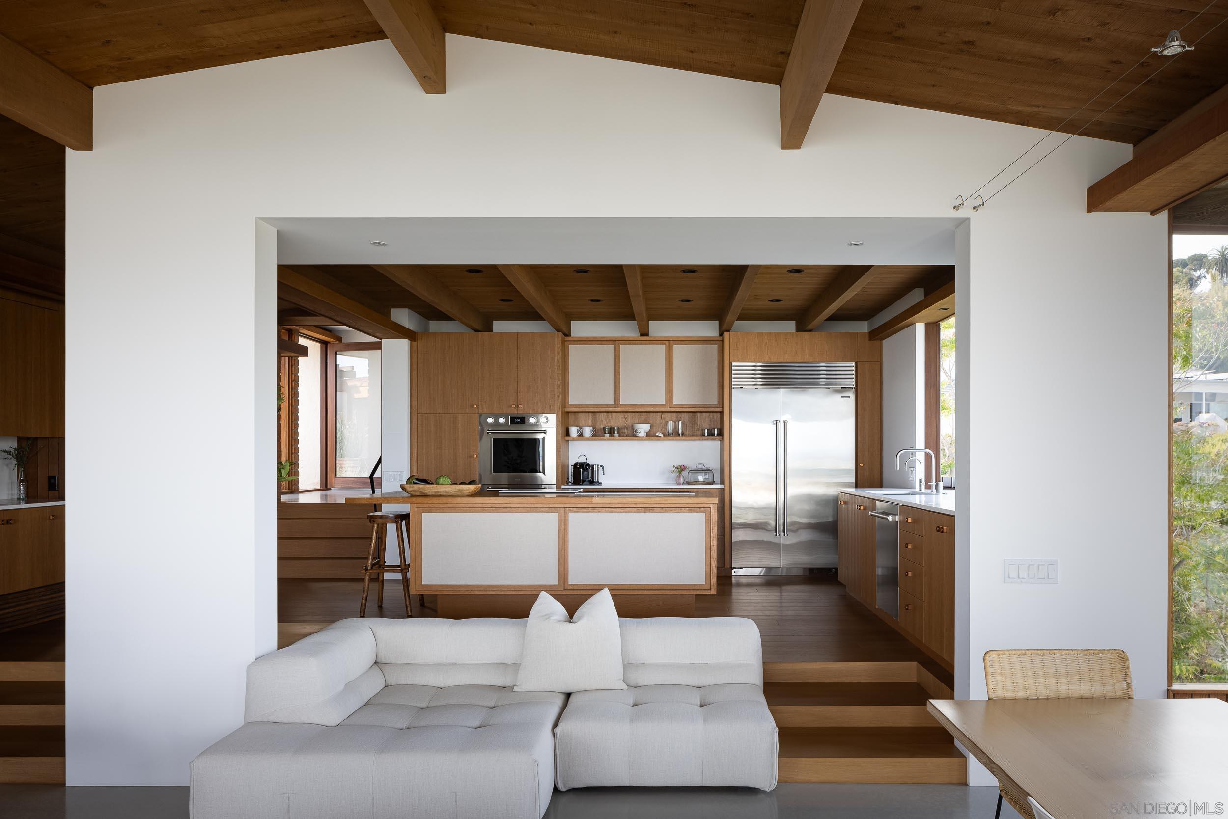 Detail Gallery Image 16 of 33 For 3016  Rogers Street, San Diego,  CA 92106 - 3 Beds | 3/1 Baths