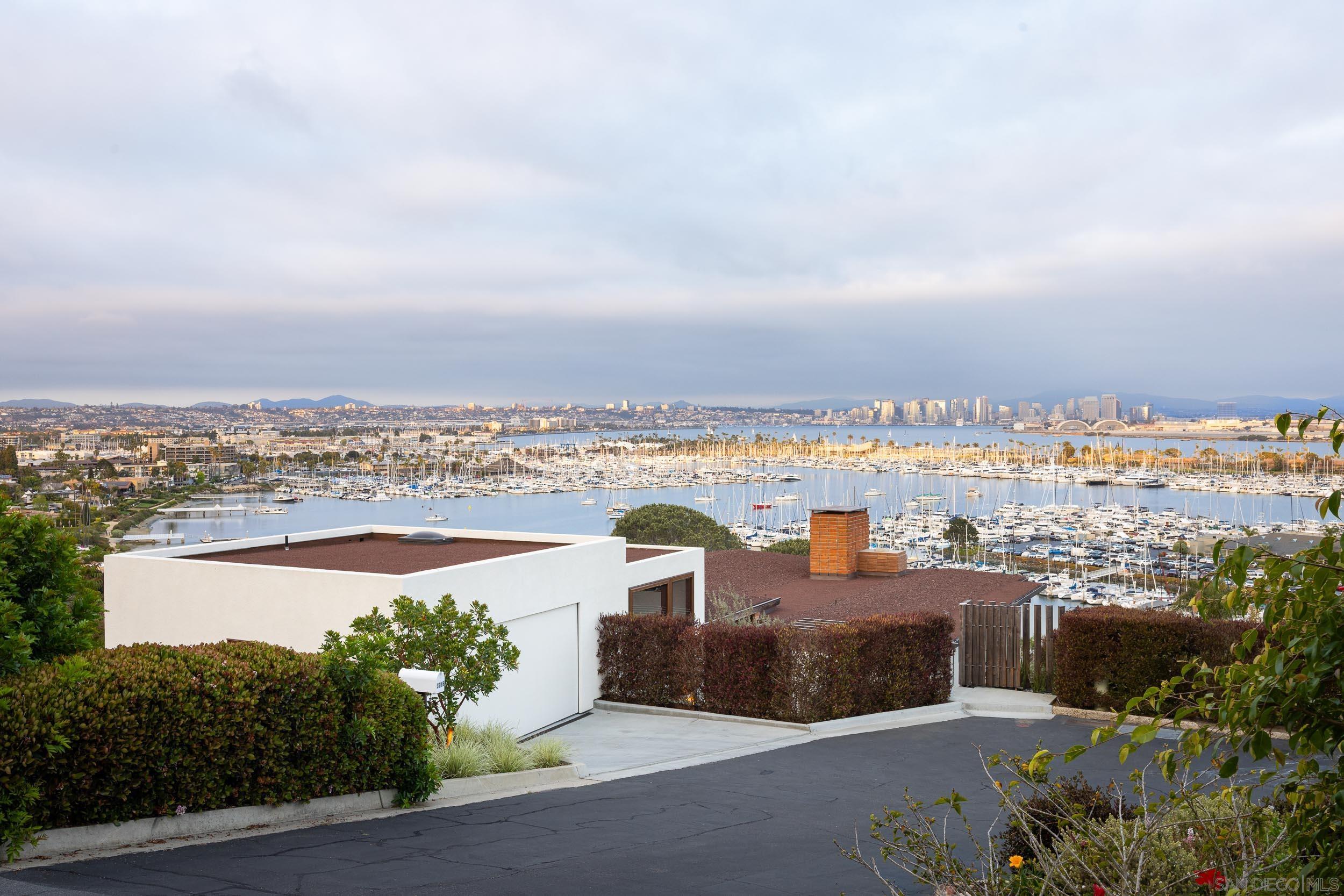 Detail Gallery Image 5 of 33 For 3016  Rogers Street, San Diego,  CA 92106 - 3 Beds | 3/1 Baths