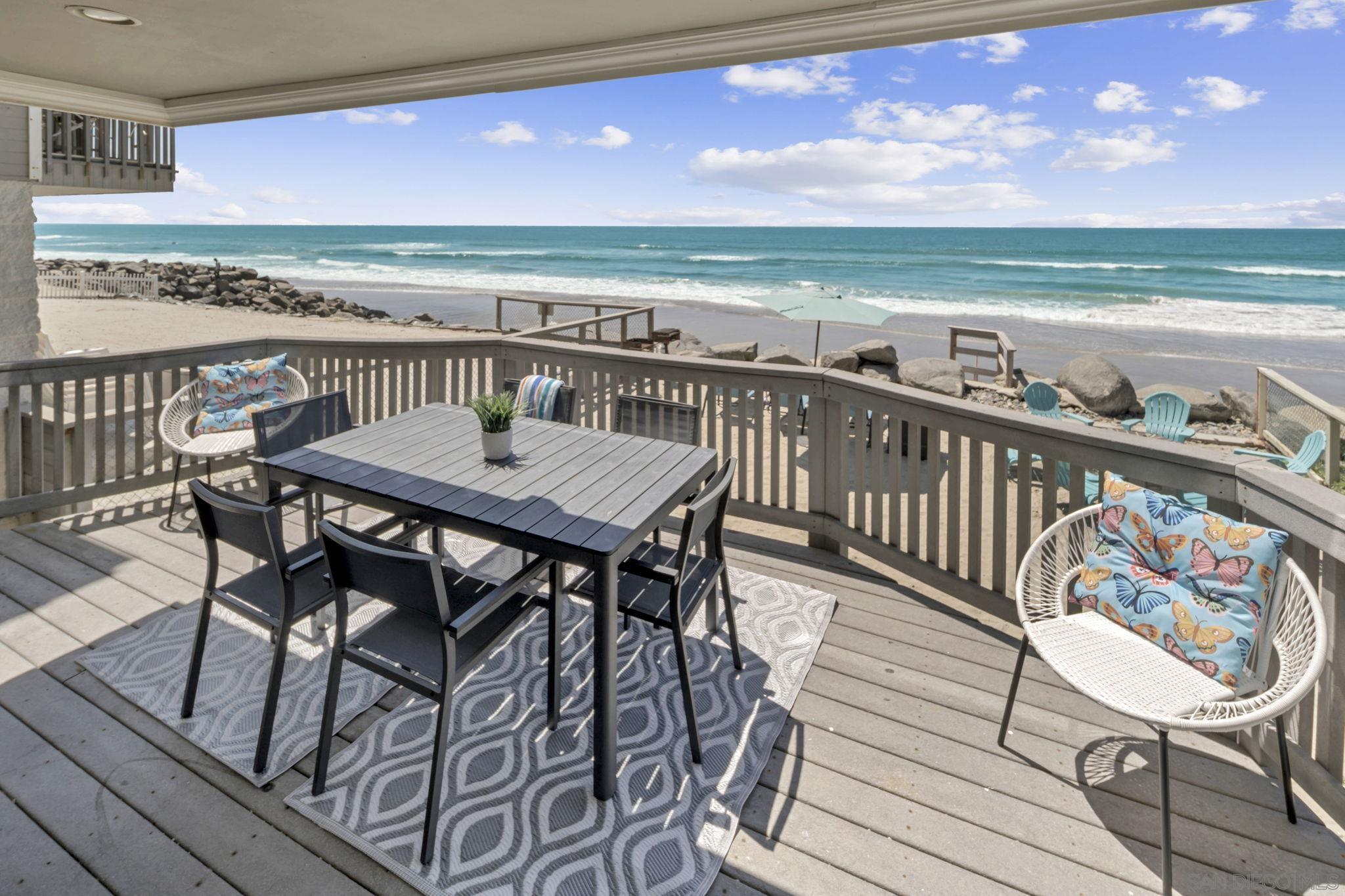 Detail Gallery Image 13 of 26 For 1123-25 S Pacific Street, Oceanside,  CA 92054 - 3 Beds | 3 Baths