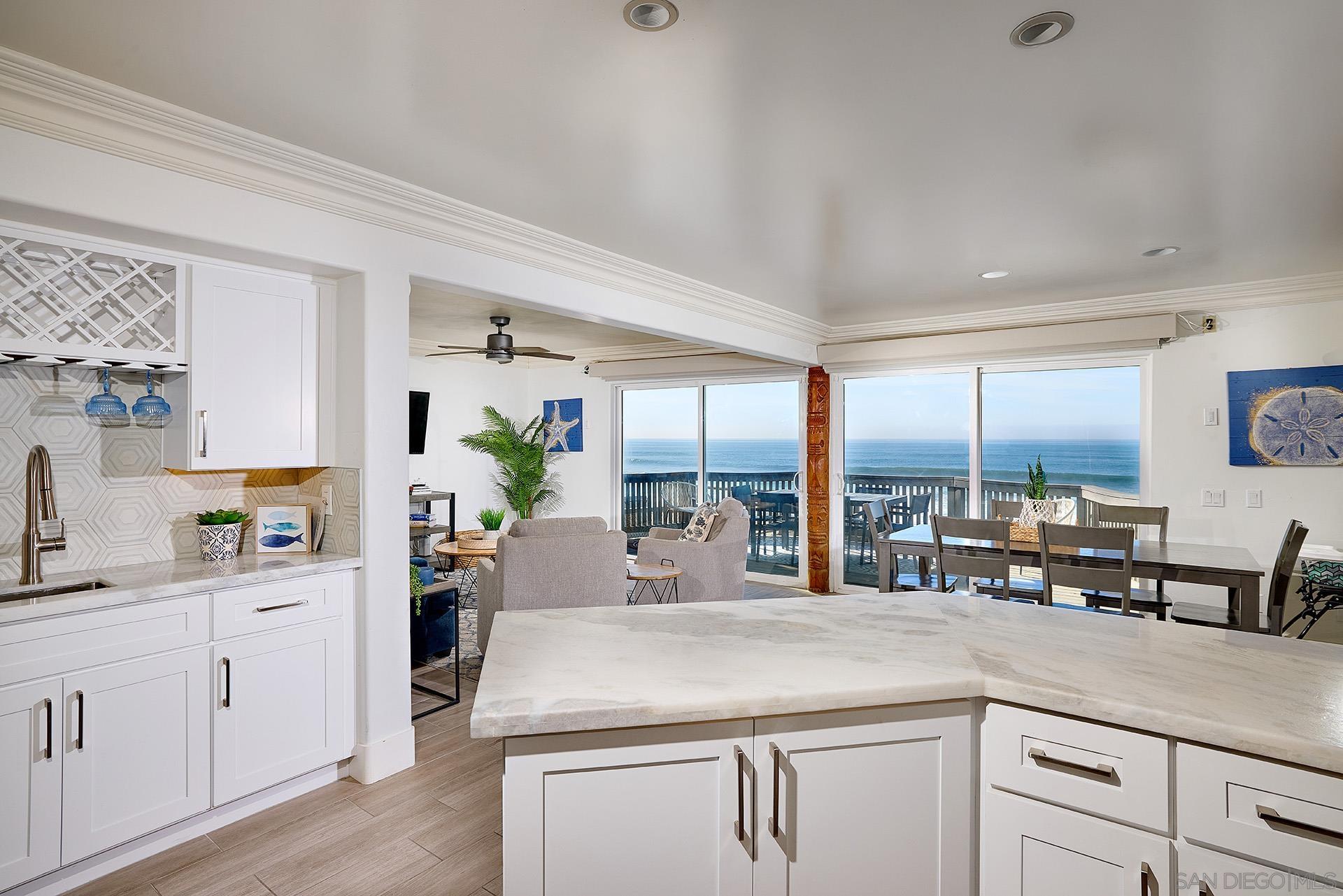 Detail Gallery Image 4 of 26 For 1123-25 S Pacific Street, Oceanside,  CA 92054 - 3 Beds | 3 Baths