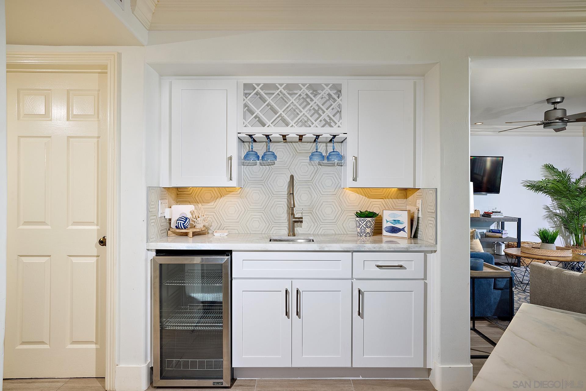 Detail Gallery Image 8 of 26 For 1123-25 S Pacific Street, Oceanside,  CA 92054 - 3 Beds | 3 Baths