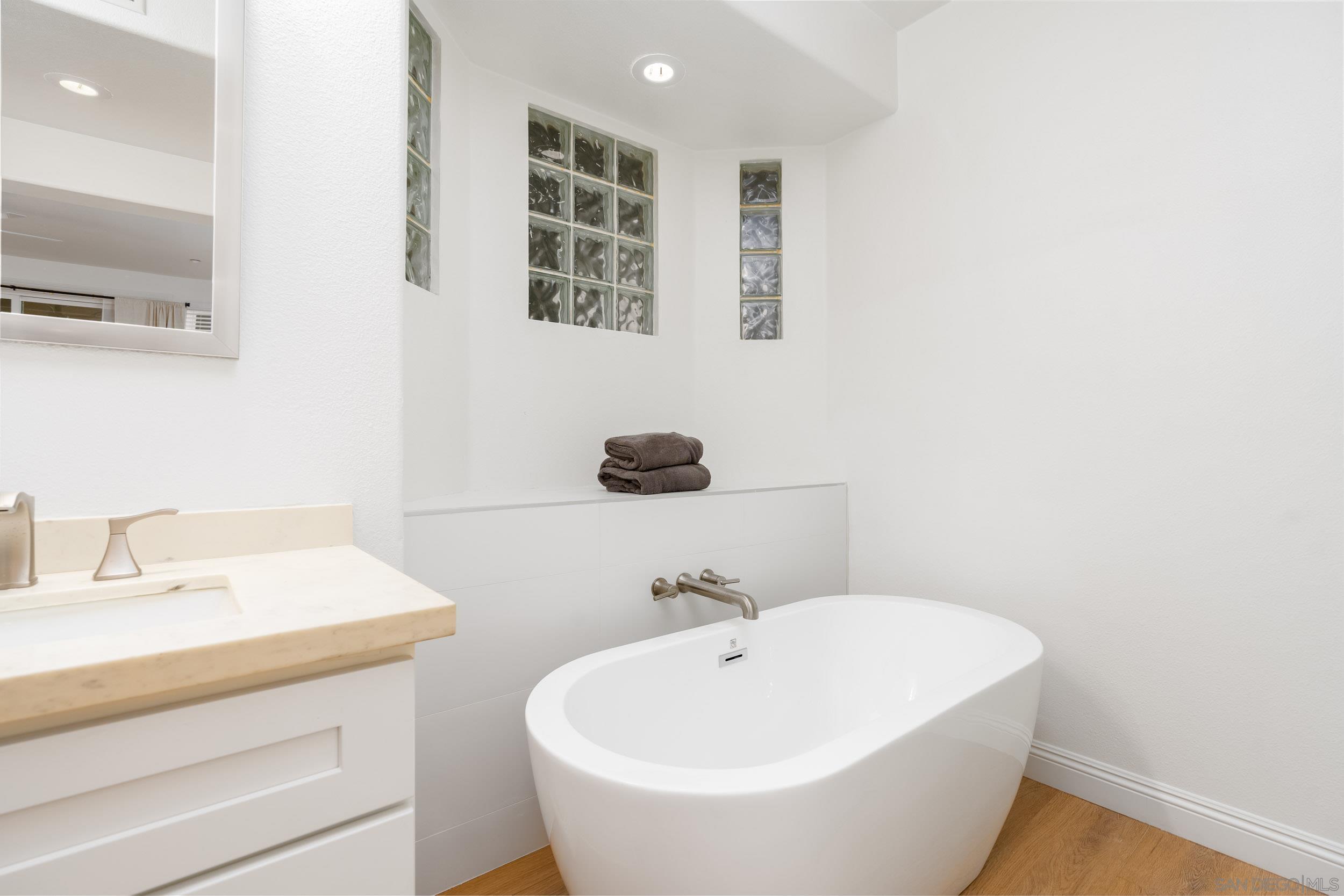 Detail Gallery Image 17 of 43 For 4025  Canario St  140, Carlsbad,  CA 92008 - 2 Beds | 2 Baths