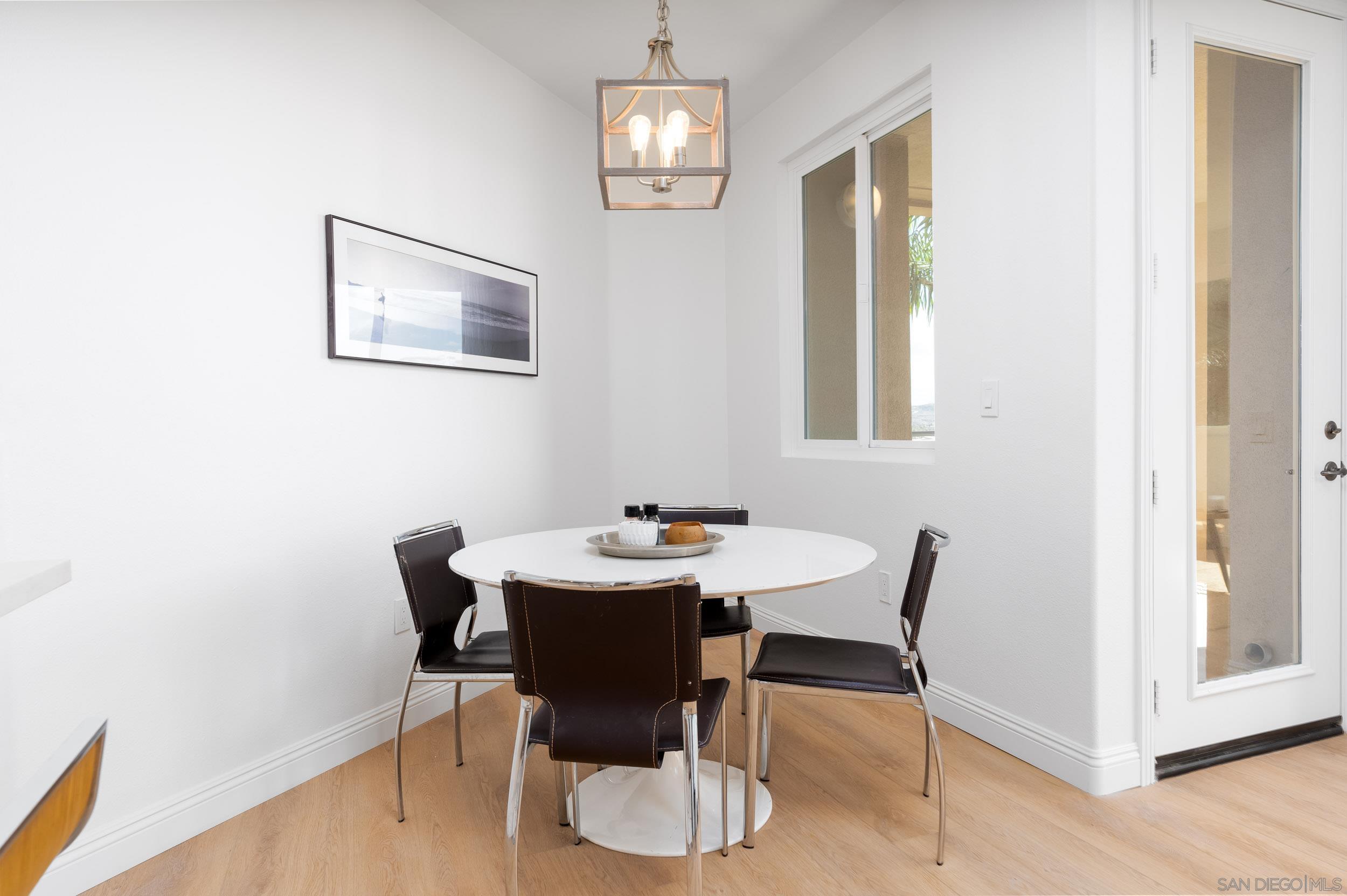 Detail Gallery Image 4 of 43 For 4025  Canario St  140, Carlsbad,  CA 92008 - 2 Beds | 2 Baths