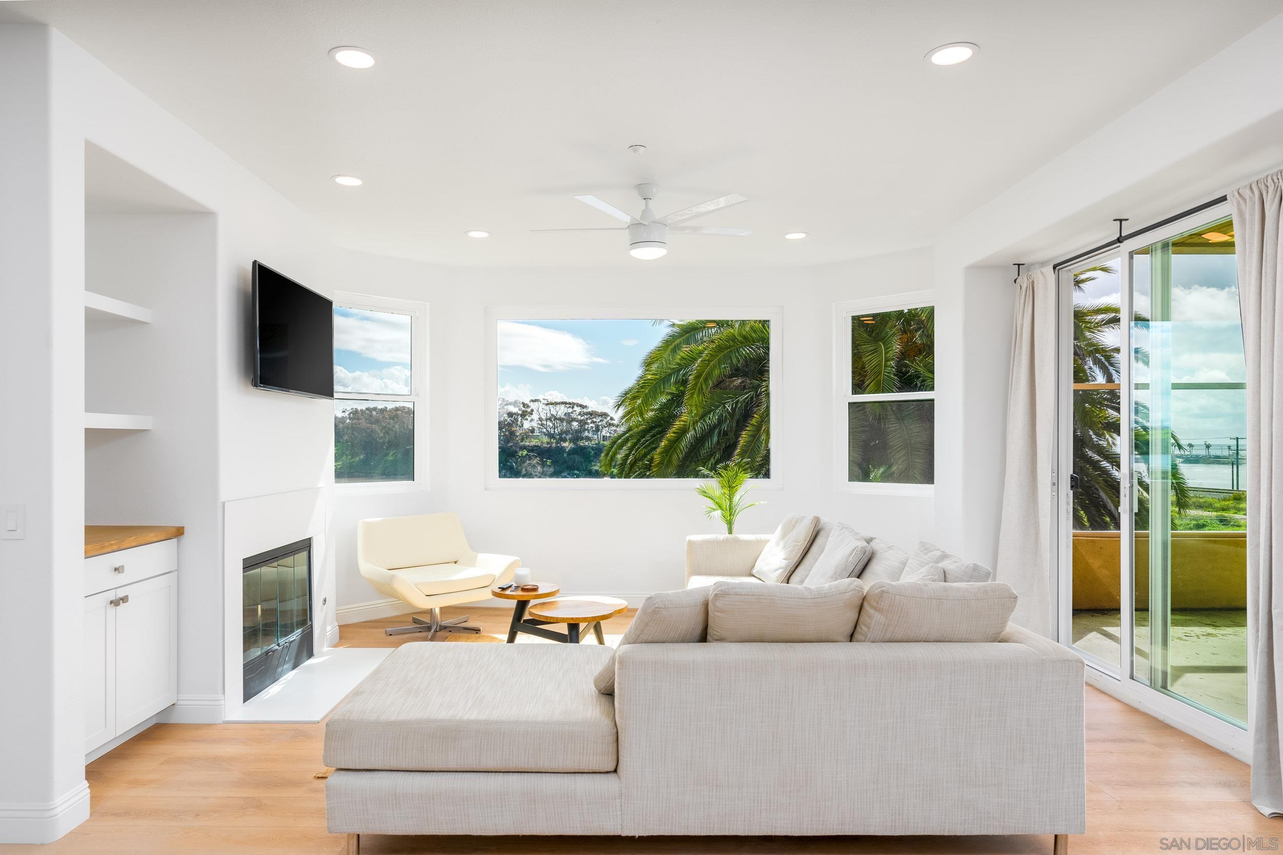 Detail Gallery Image 5 of 43 For 4025  Canario St  140, Carlsbad,  CA 92008 - 2 Beds | 2 Baths