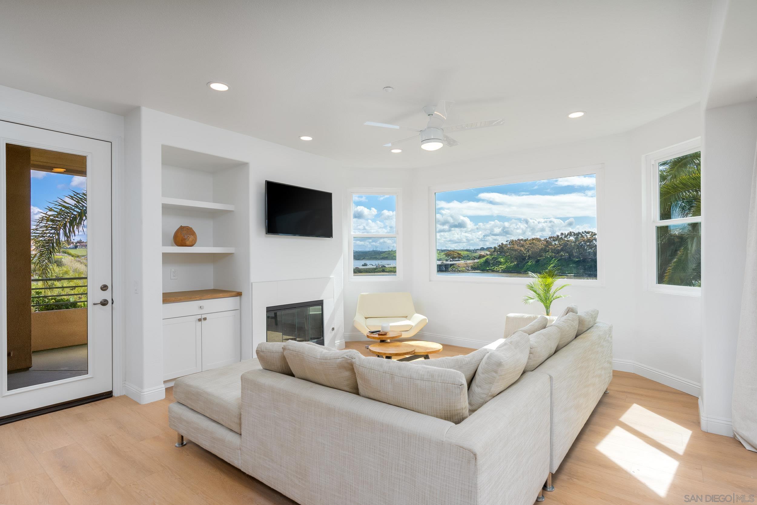 Detail Gallery Image 6 of 43 For 4025  Canario St  140, Carlsbad,  CA 92008 - 2 Beds | 2 Baths